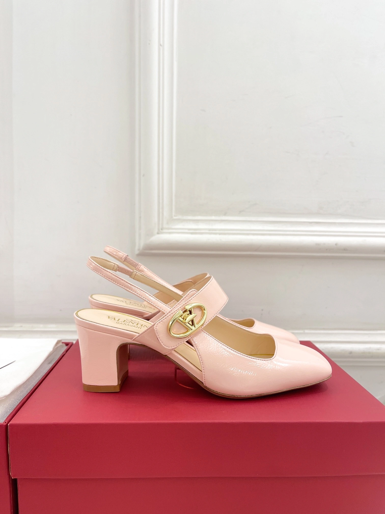COCO-- V1859ti9o 5W2S0JY1RDA16Q Roman Stud Calfskin goatskin Heel height：6CM item:D-X150L2563