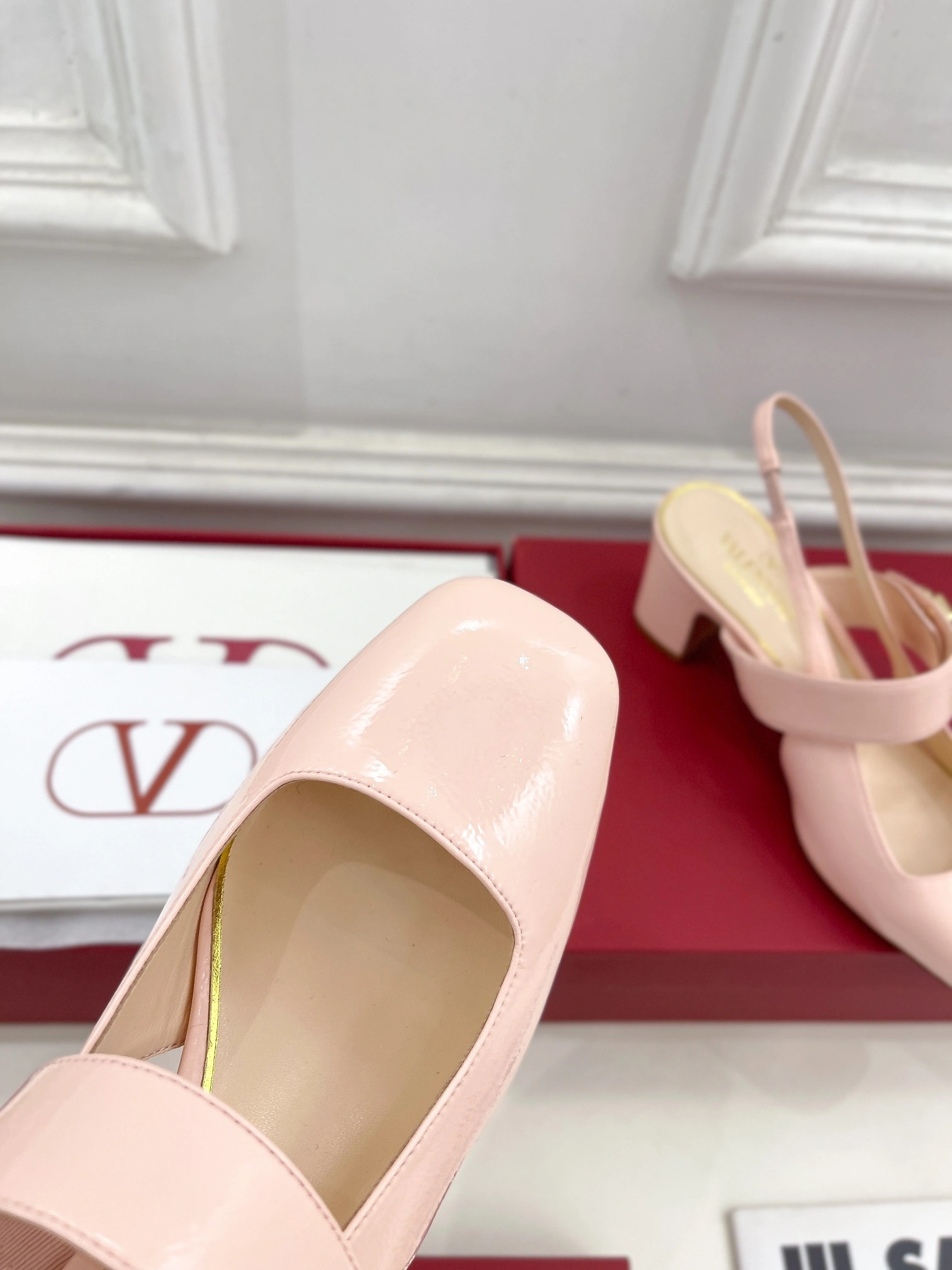 COCO-- V1859ti9o 5W2S0JY1RDA16Q Roman Stud Calfskin goatskin Heel height：6CM item:D-X150L2563