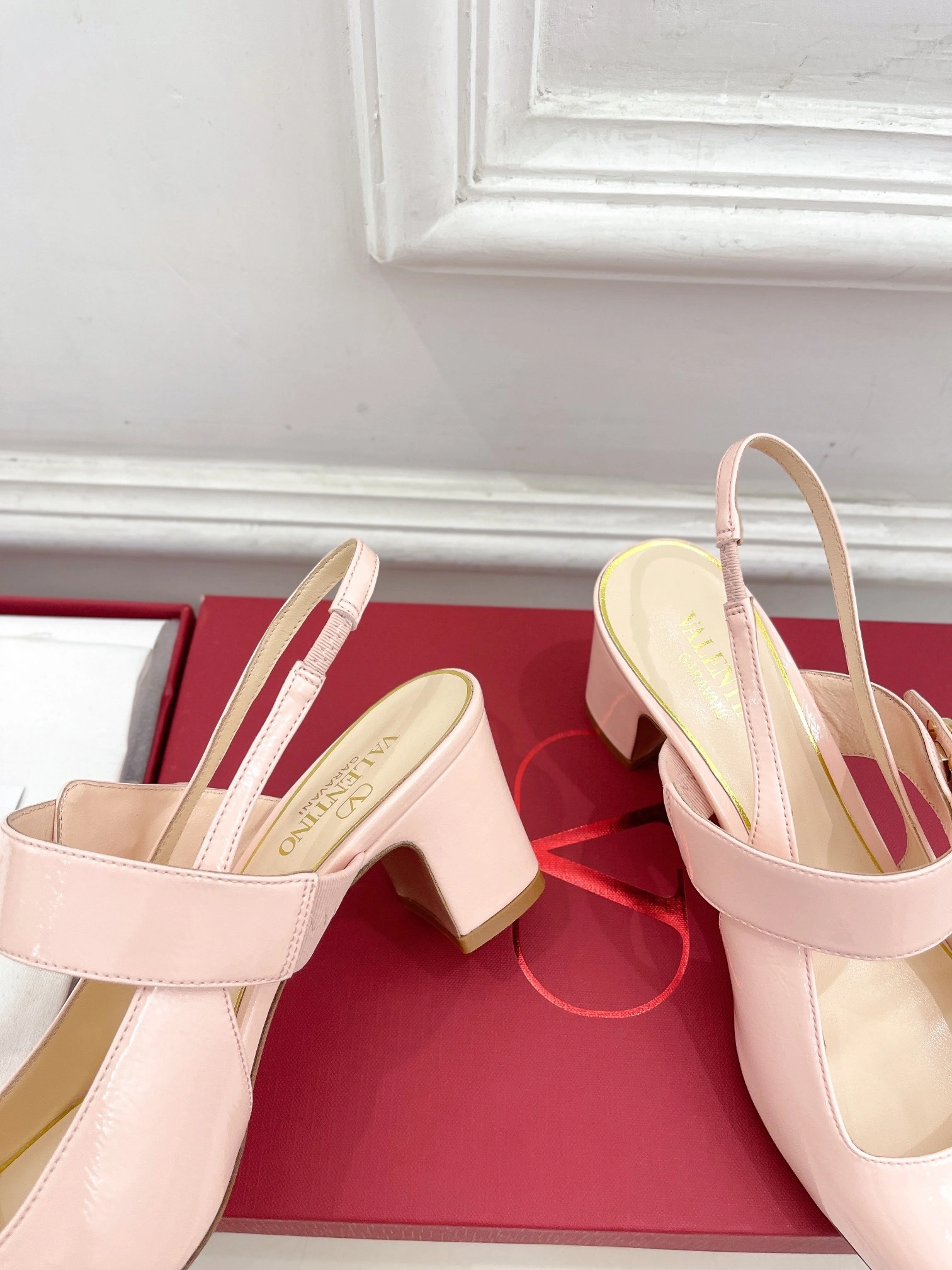 COCO-- V1859ti9o 5W2S0JY1RDA16Q Roman Stud Calfskin goatskin Heel height：6CM item:D-X150L2563