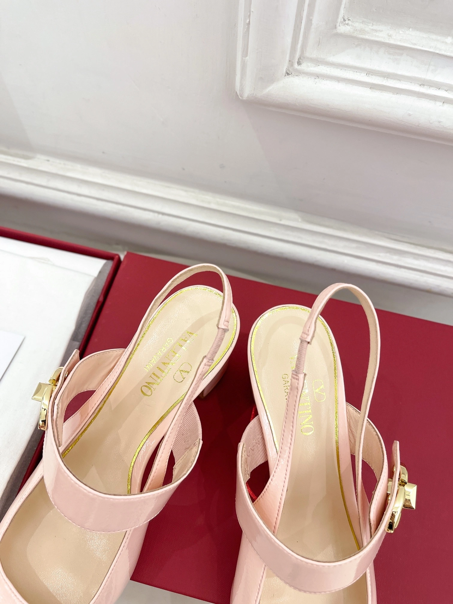 COCO-- V1859ti9o 5W2S0JY1RDA16Q Roman Stud Calfskin goatskin Heel height：6CM item:D-X150L2563