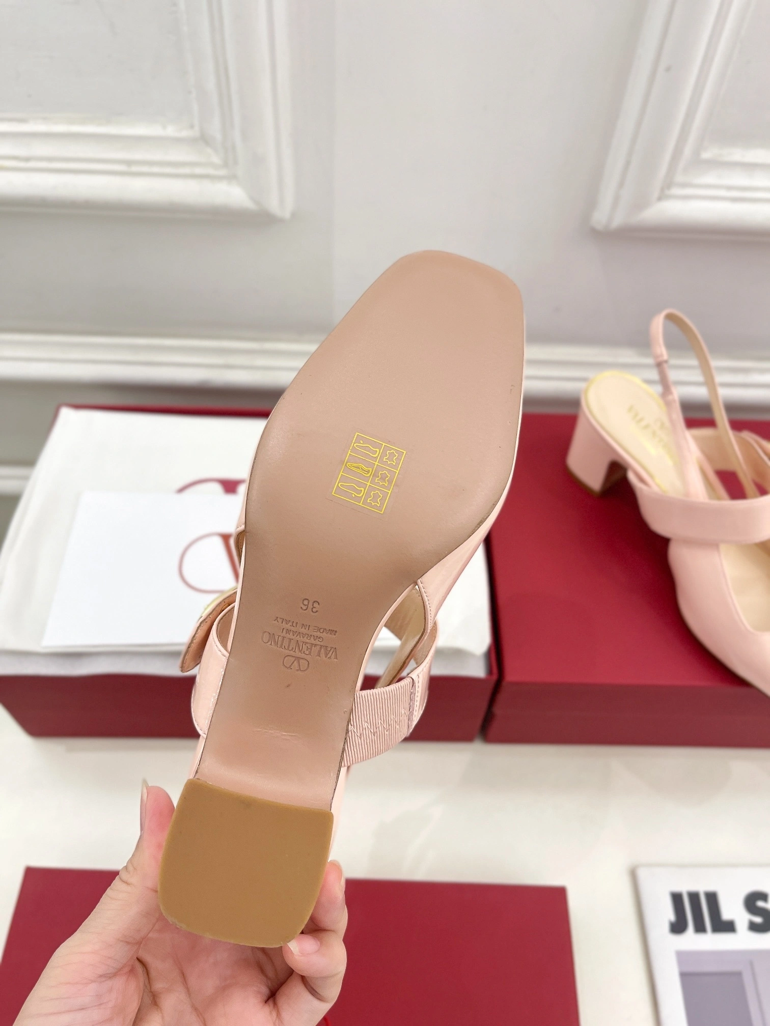 COCO-- V1859ti9o 5W2S0JY1RDA16Q Roman Stud Calfskin goatskin Heel height：6CM item:D-X150L2563