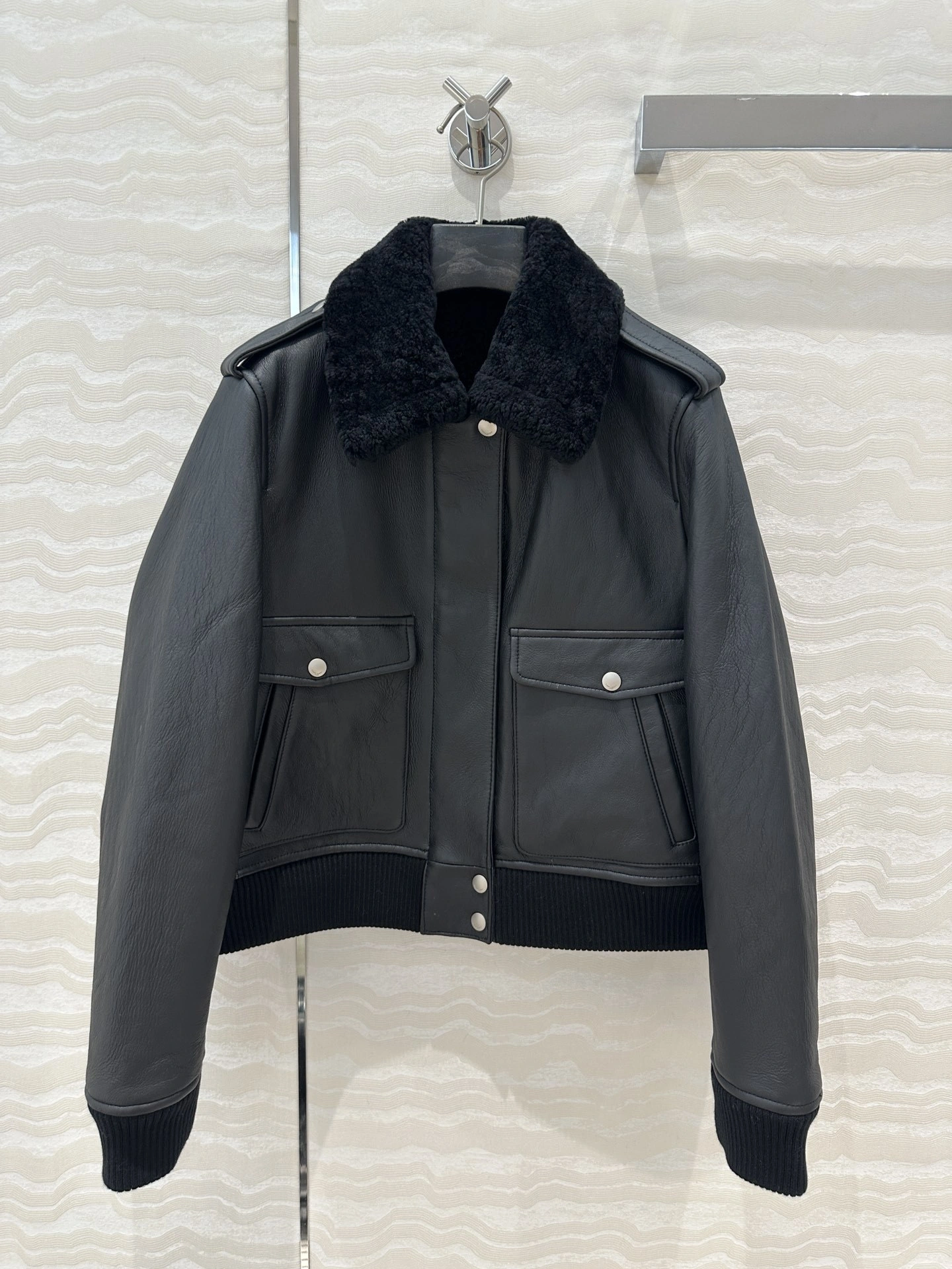 ACE -- Yv5s item:E-F061I0717