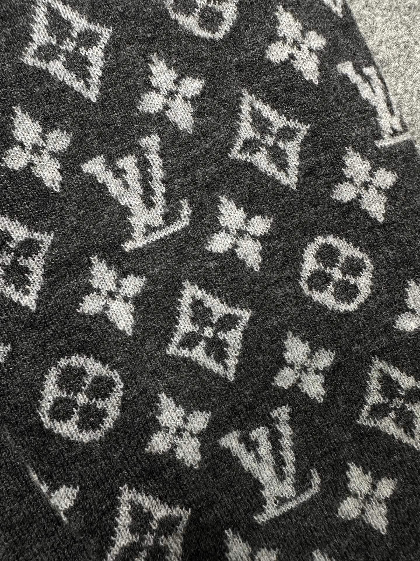ACE- 𝗠𝗢𝗡𝗢𝗚𝗥𝗔𝗠 wool item:C-F801K3033