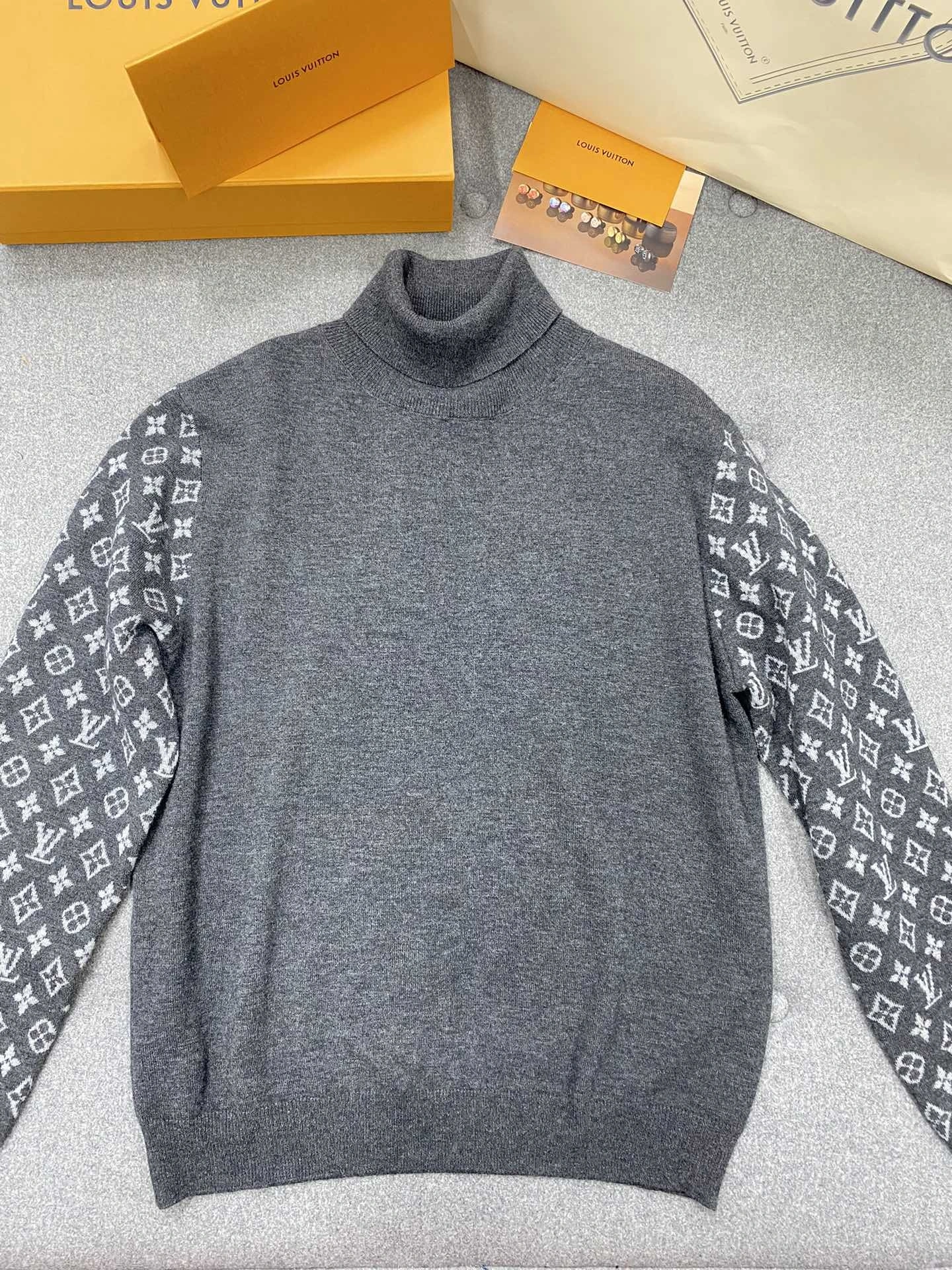 ACE- 𝗠𝗢𝗡𝗢𝗚𝗥𝗔𝗠 wool item:C-F801K3033