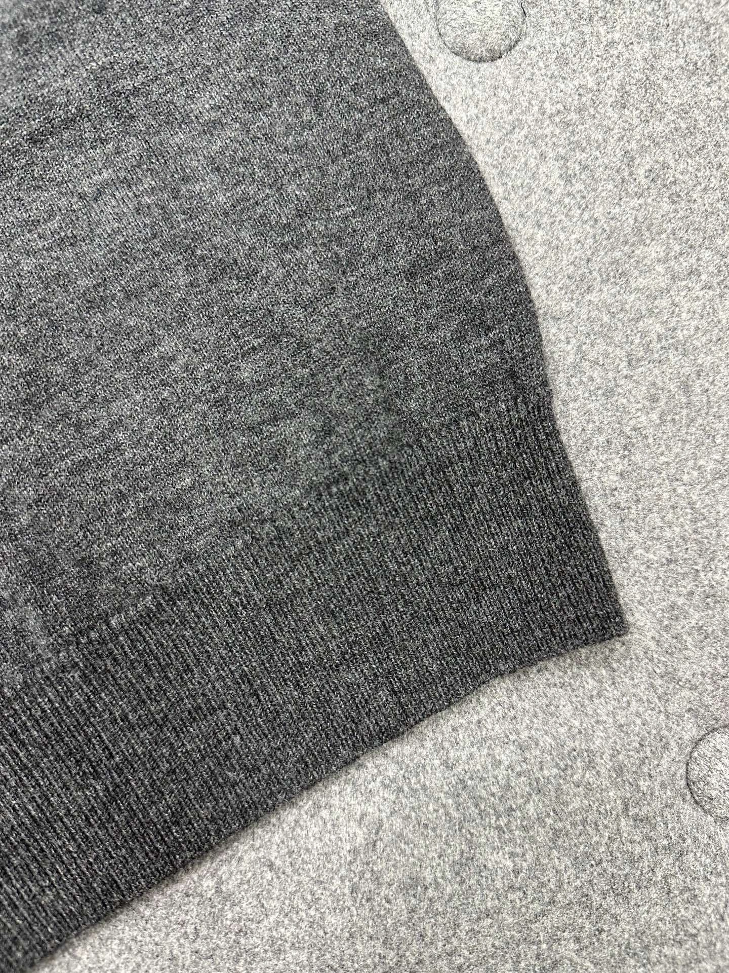 ACE- 𝗠𝗢𝗡𝗢𝗚𝗥𝗔𝗠 wool item:C-F801K3033