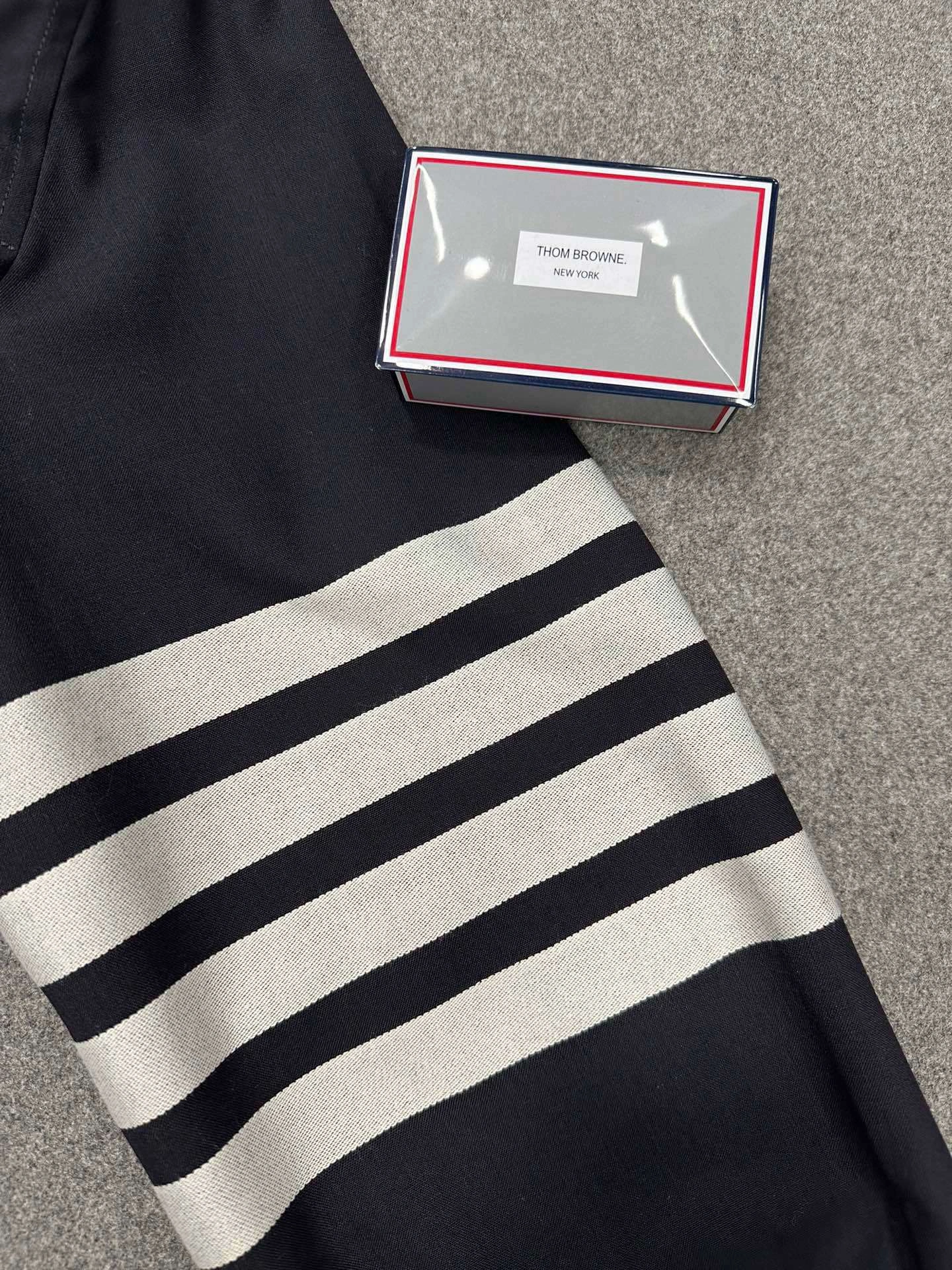 ACE- 𝟰𝗯𝗮𝗿 wool oversized 2Colour item:C-F801J1244-2