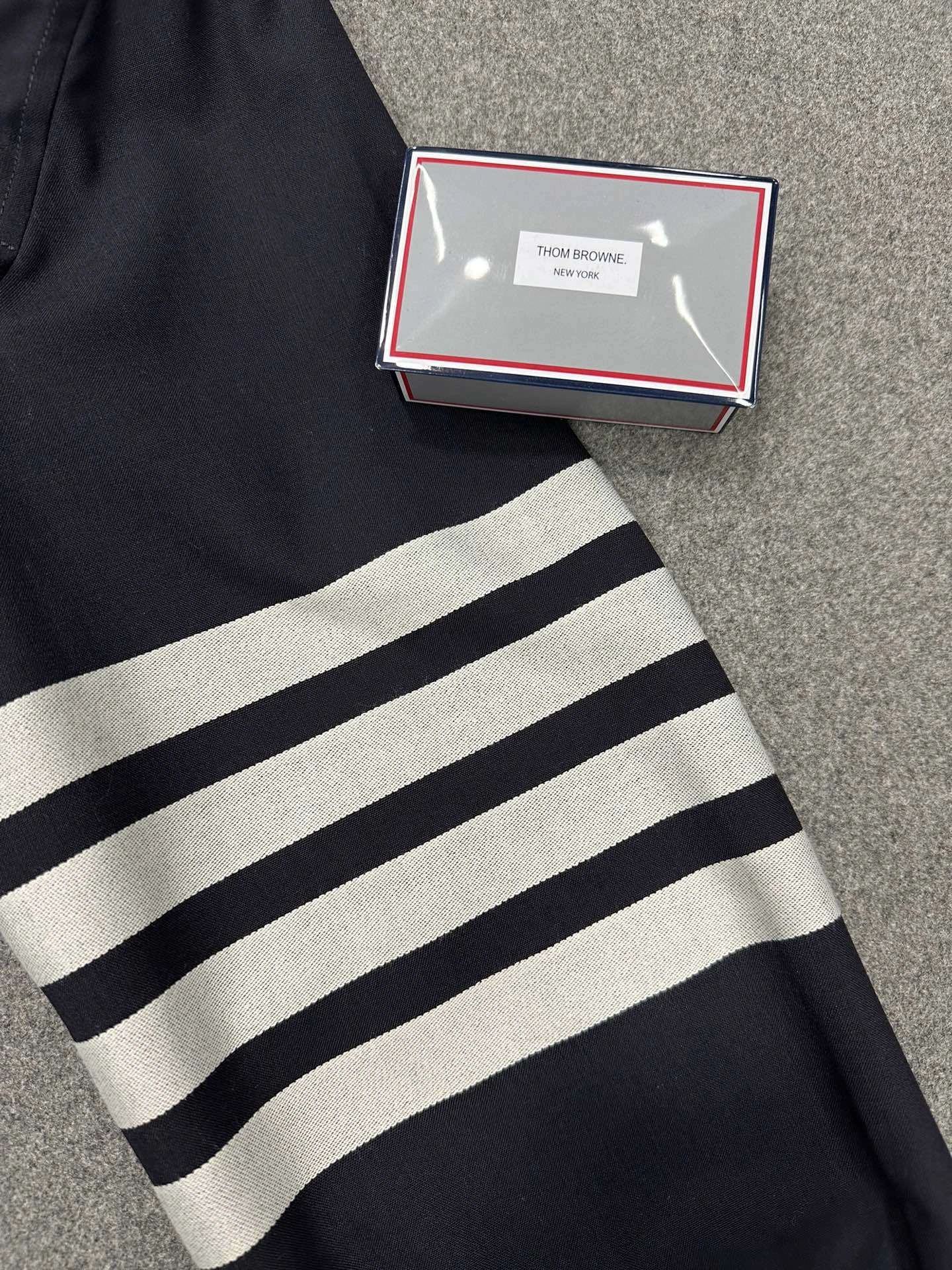 ACE- 𝟰𝗯𝗮𝗿 wool oversized 2Colour item:C-F801J1244-2