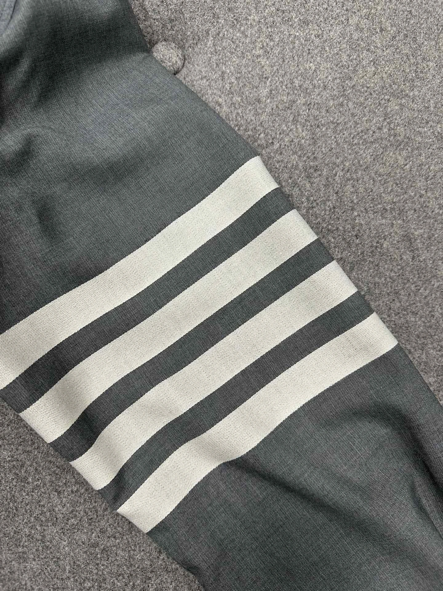 ACE- 𝟰𝗯𝗮𝗿 wool oversized 2Colour item:C-F801J1244-2