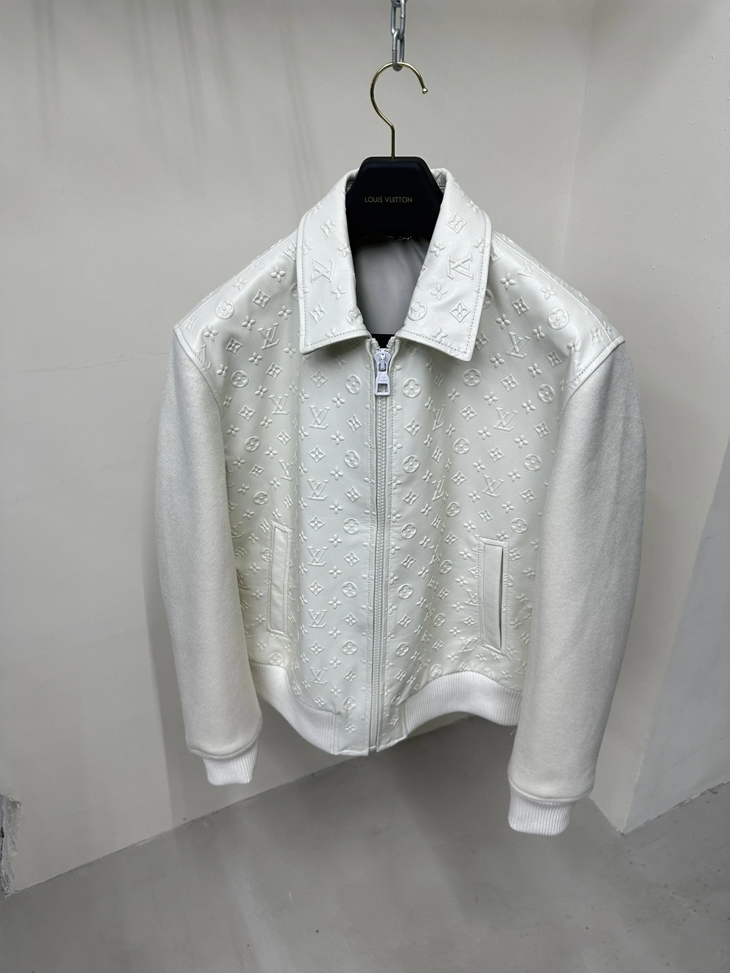 ACE- 8V cattlehide wool item:D-F409J5343