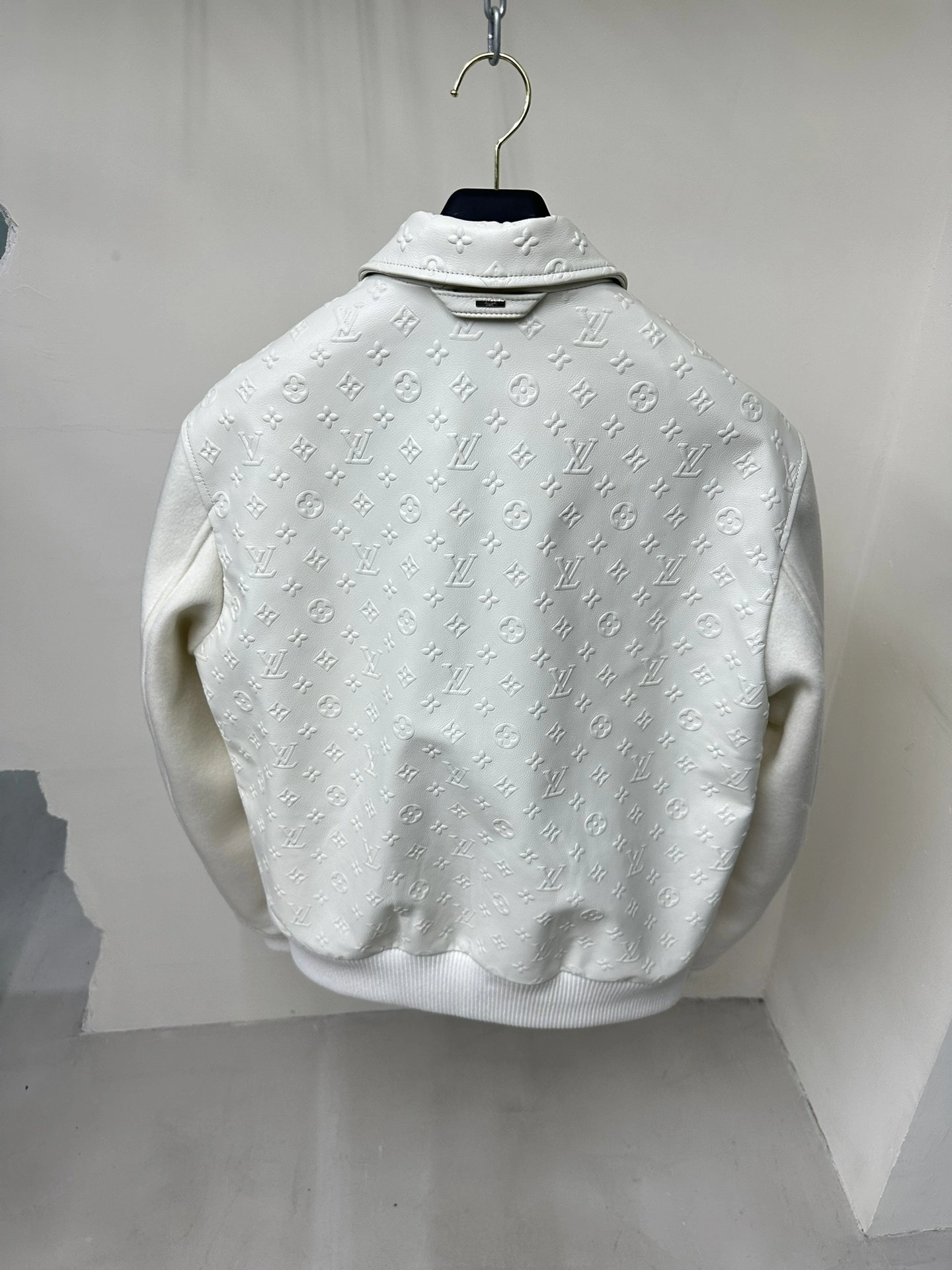 ACE- 8V cattlehide wool item:D-F409J5343