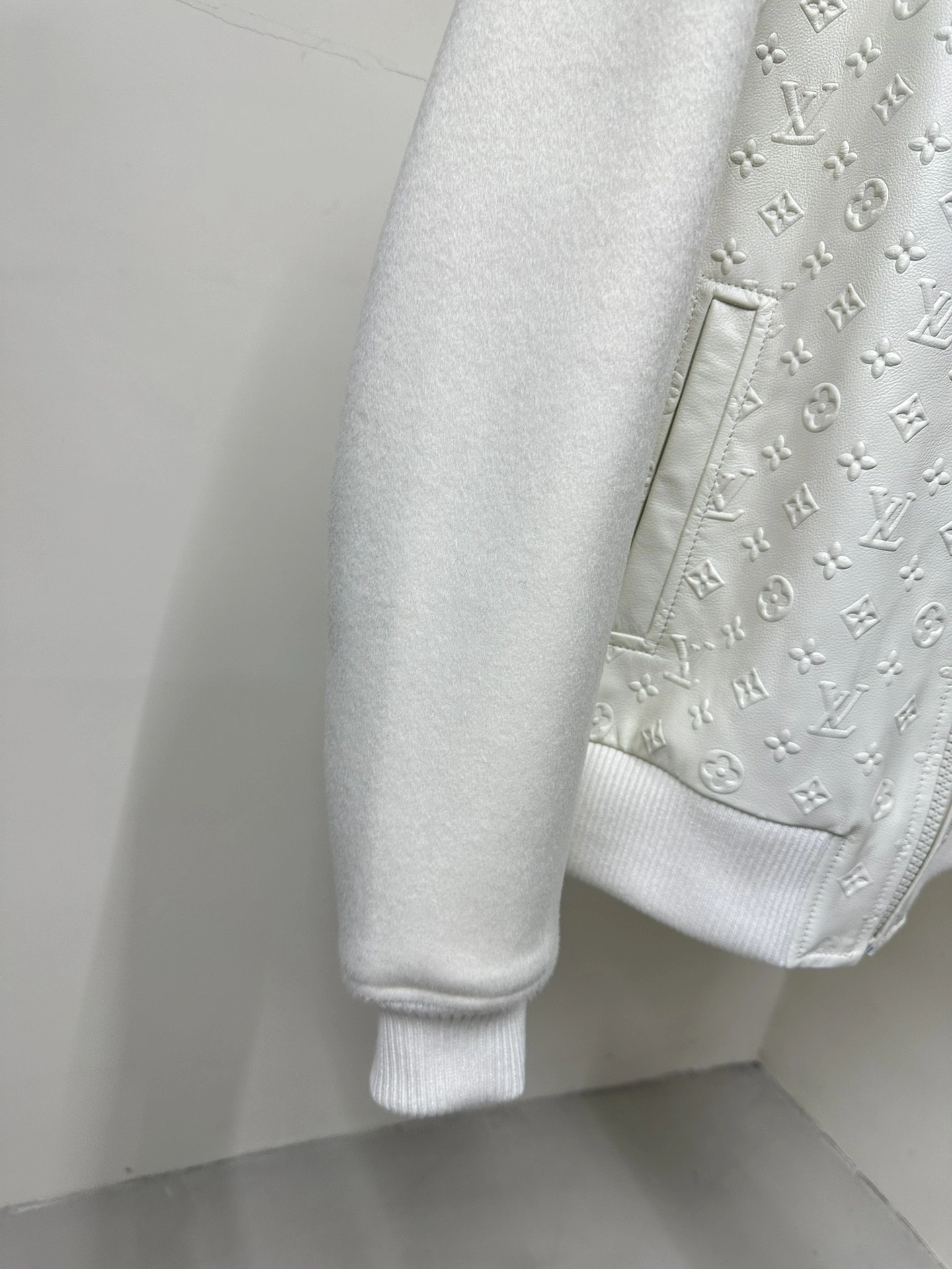 ACE- 8V cattlehide wool item:D-F409J5343