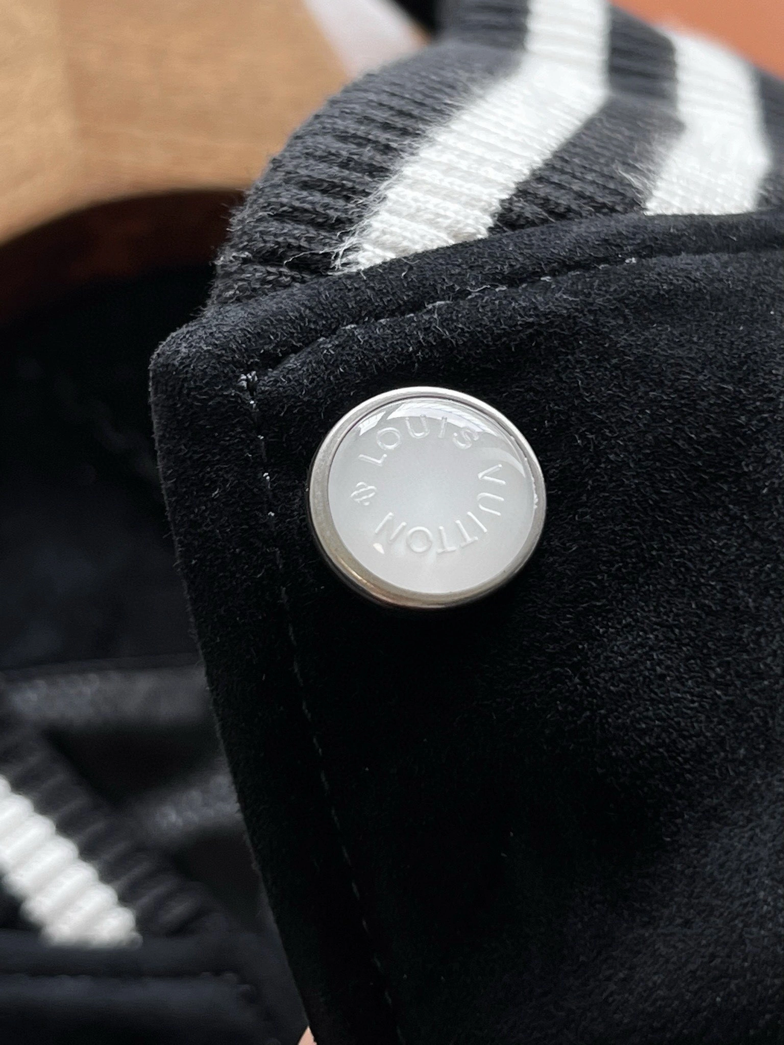 ACE- 8V sheepskin oversized item:D-F409J2143