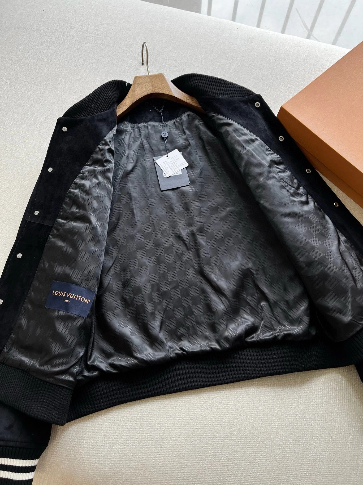 ACE- 8V sheepskin oversized item:D-F409J2143