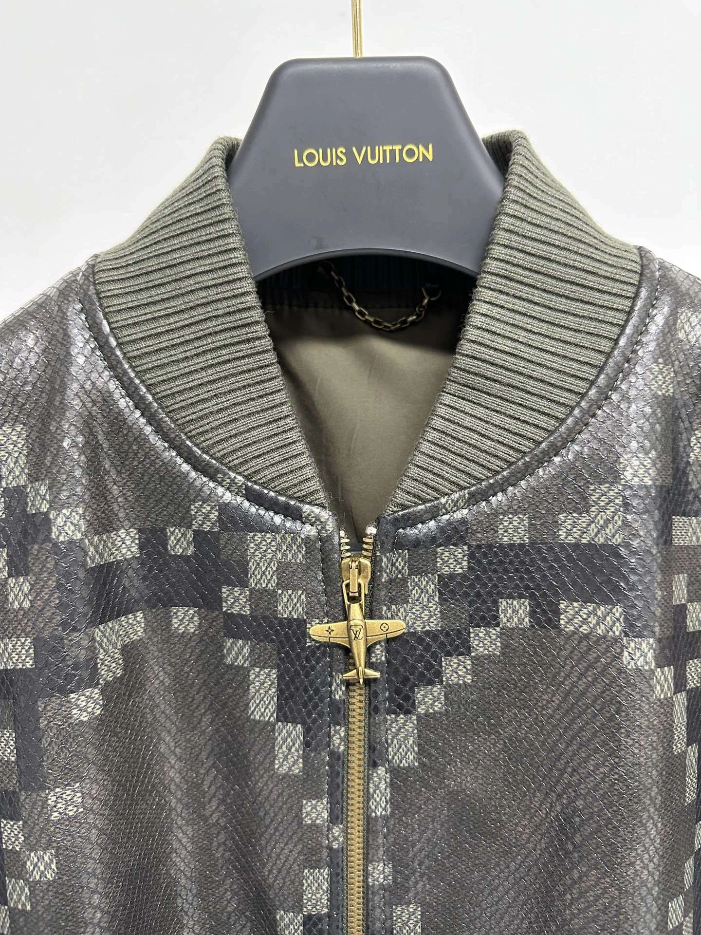 ACE- 8V sheepskin oversized item:D-F409J5573