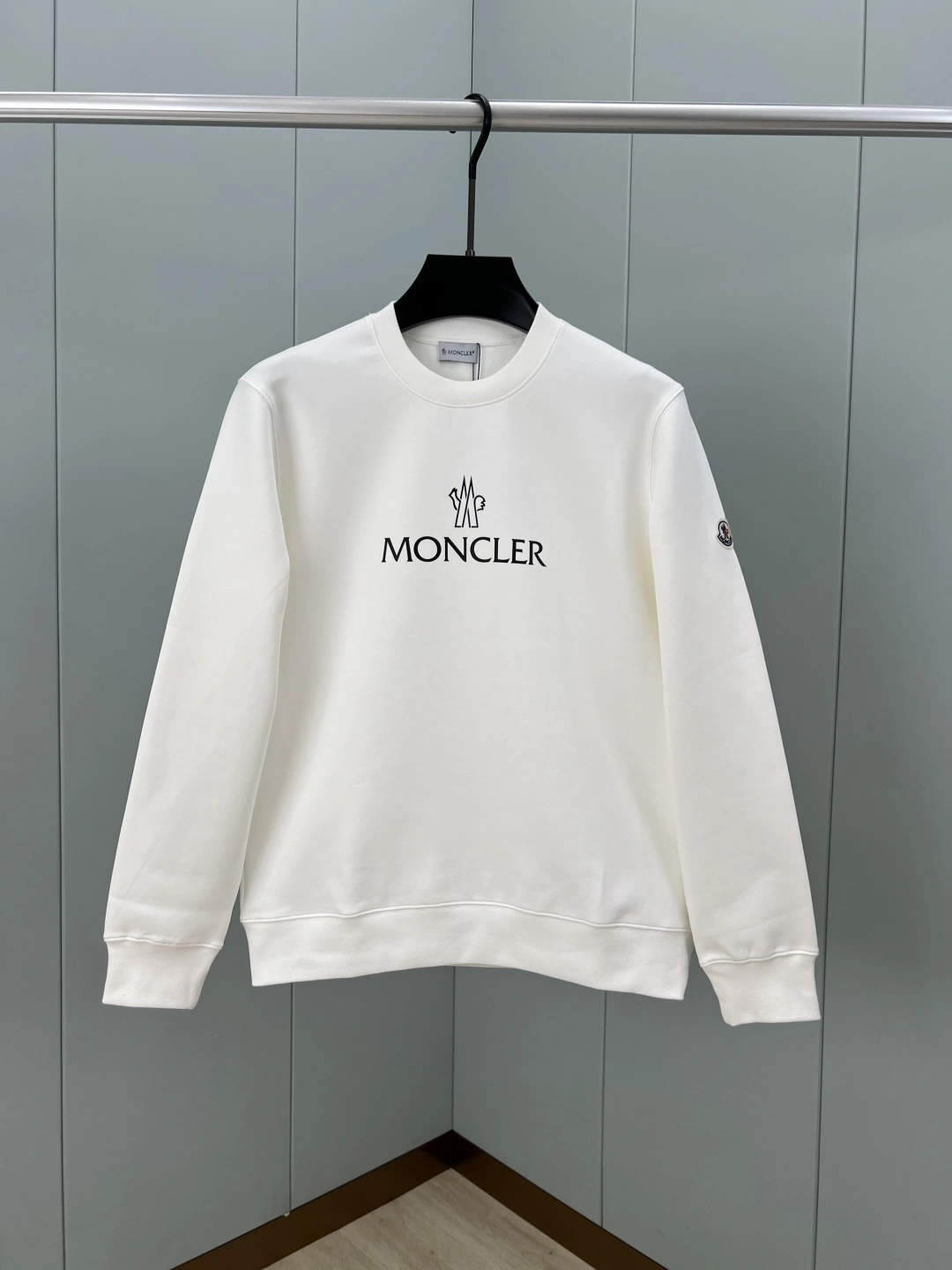 AIR-- 7o9385r embroidery oversized 4colour item:E-F000L1969-4H