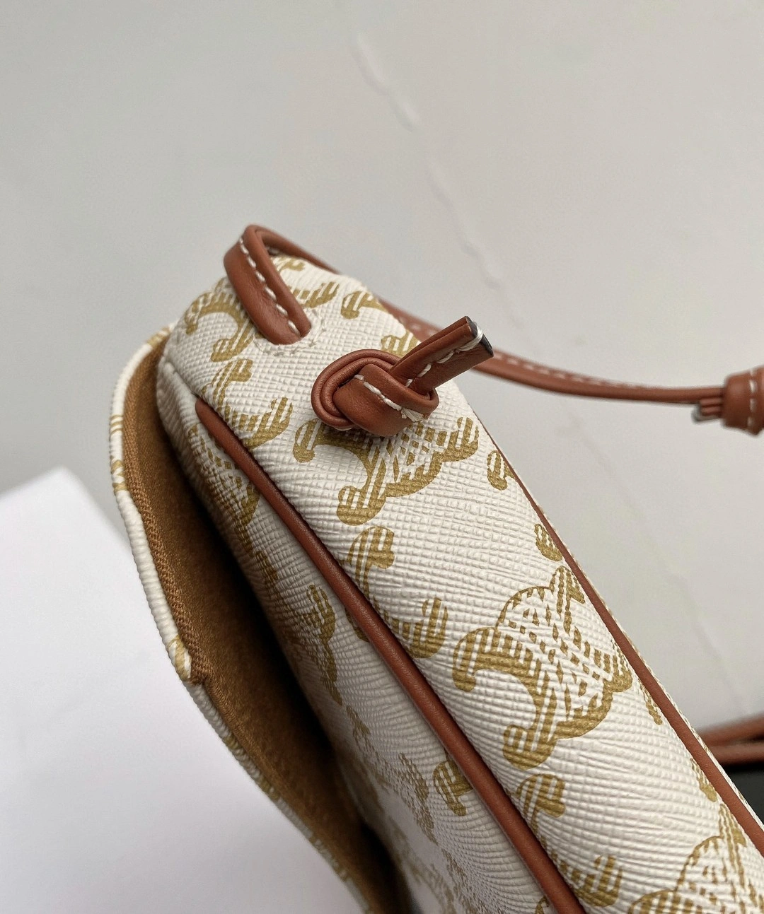 AIR- 195902BZK-01BC Calfskin item : BT-B225D2833W