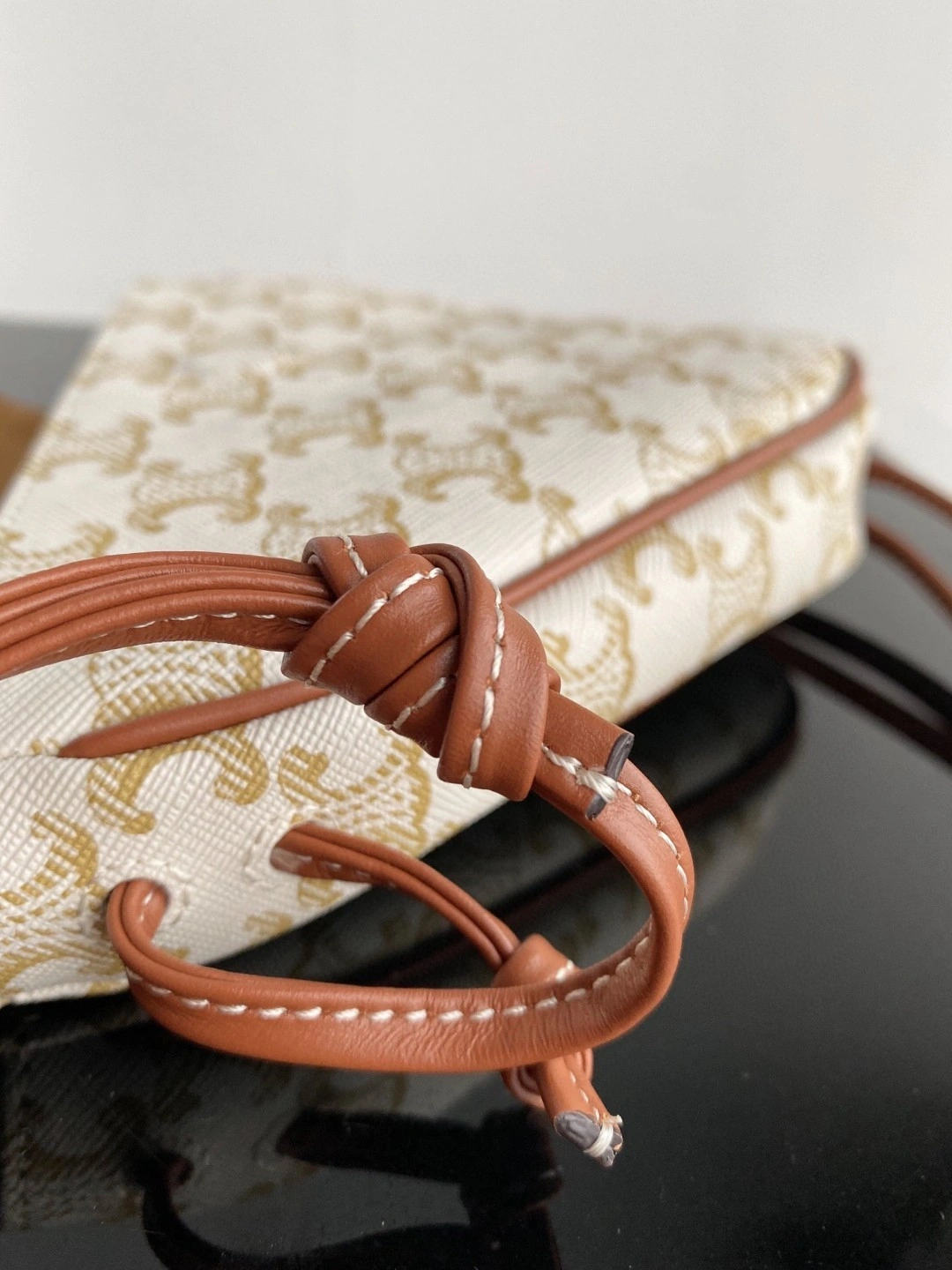 AIR- 195902BZK-01BC Calfskin item : BT-B225D2833W