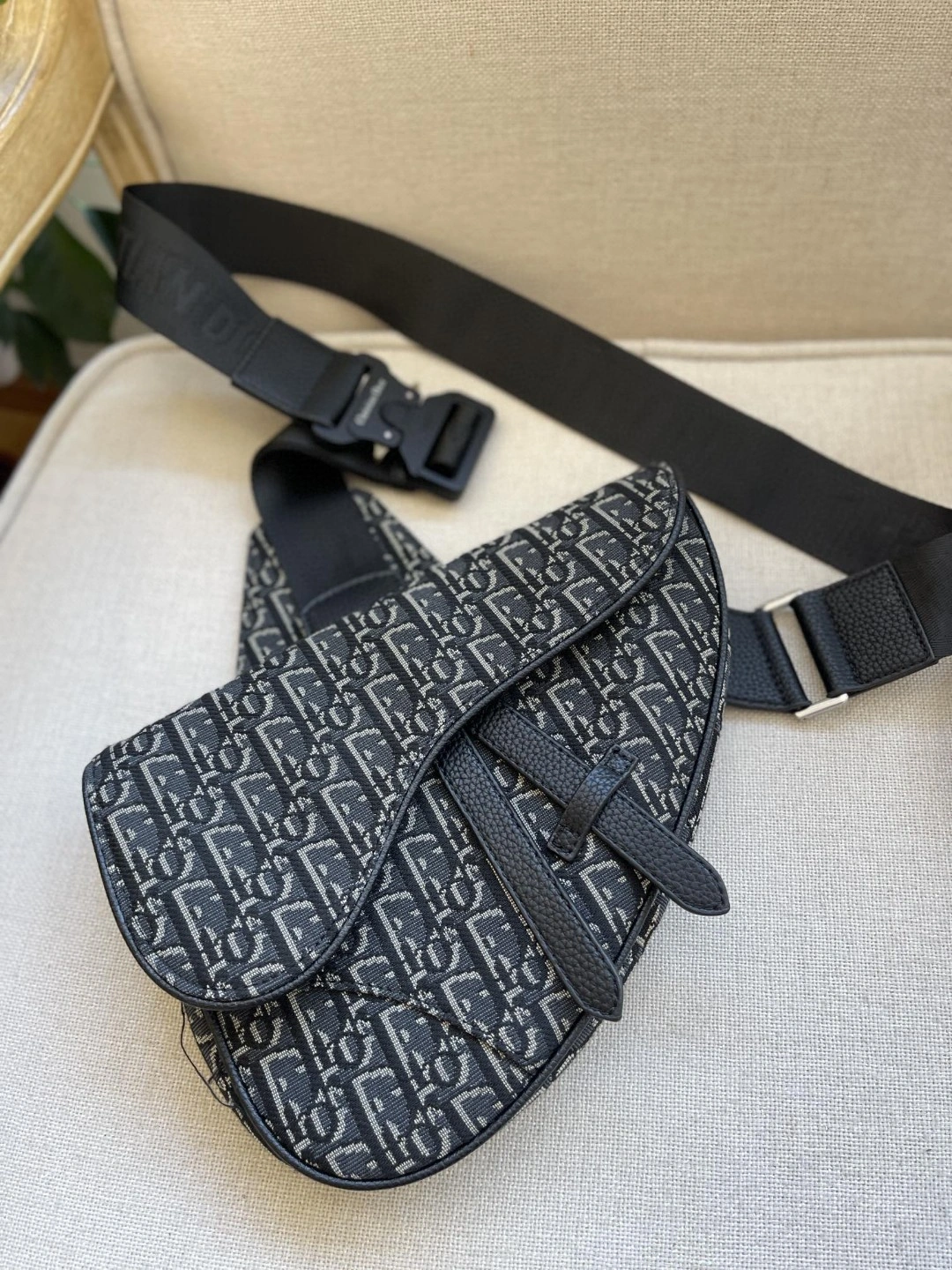 &AIR- 1ADPO093YKY-H00N cowhide item : BT-B299F0335W