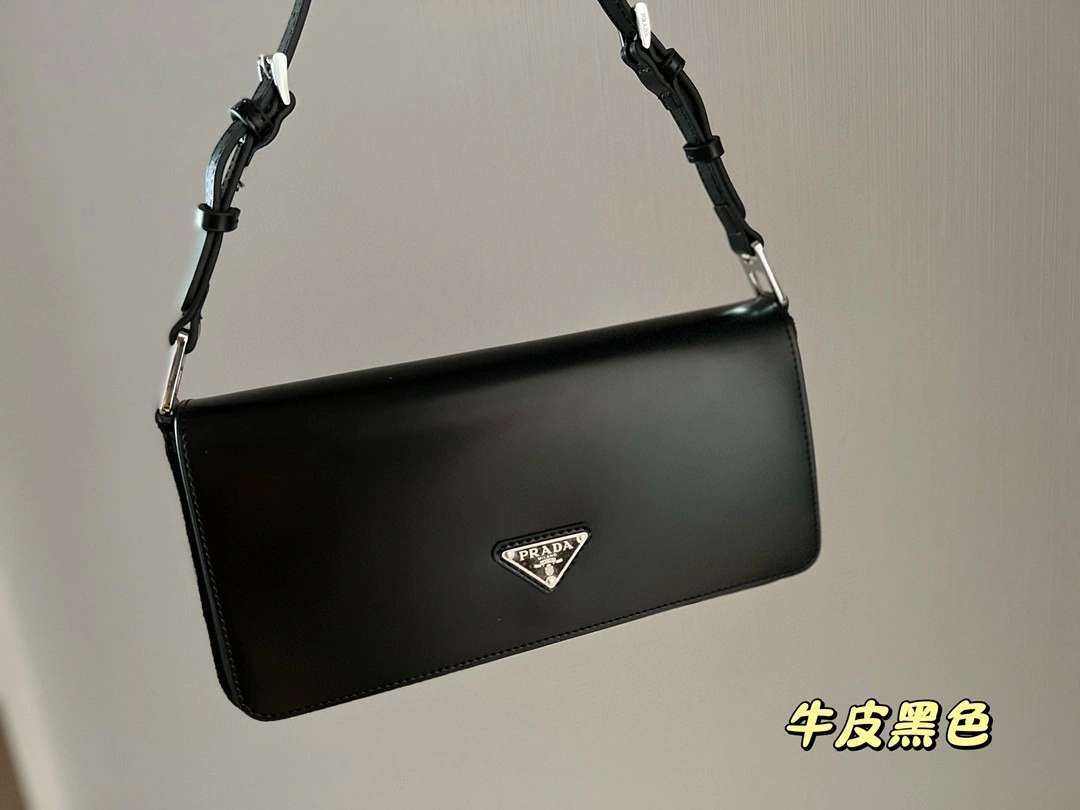 AIR- 1BD323_VHO_OZO6F_0_002 cowhide item : BT-B264E1326W
