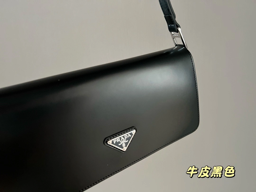 AIR- 1BD323_VHO_OZO6F_0_002 cowhide item : BT-B264E1326W