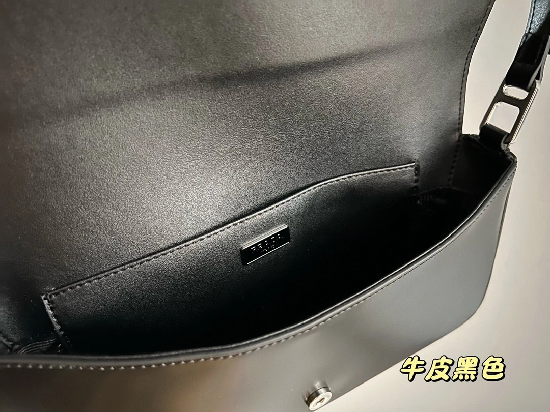 AIR- 1BD323_VHO_OZO6F_0_002 cowhide item : BT-B264E1326W