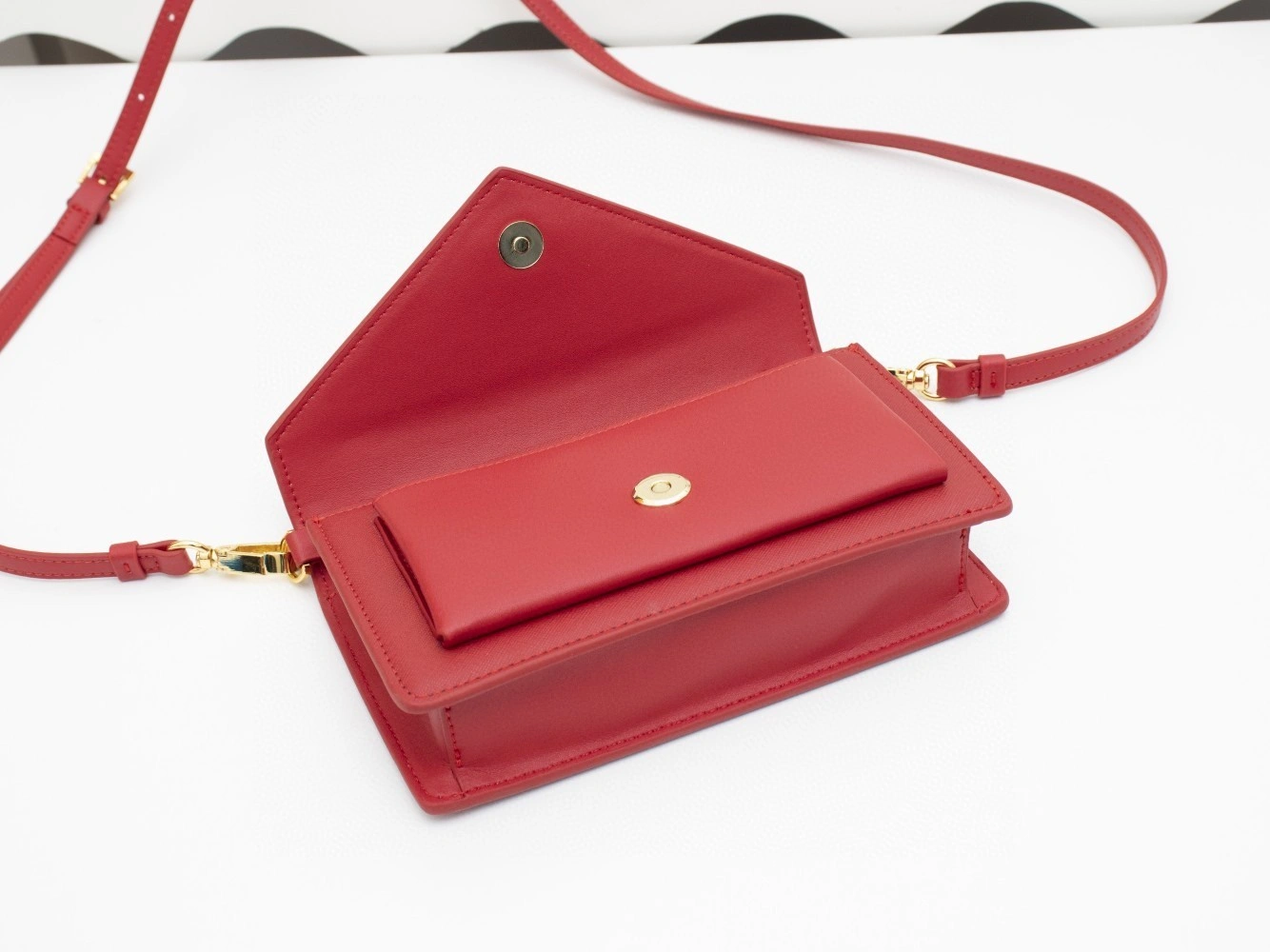 AIR- 1BP020-2EEP-F068Z-V-OOO Saffiano item : BT-B225E1306W