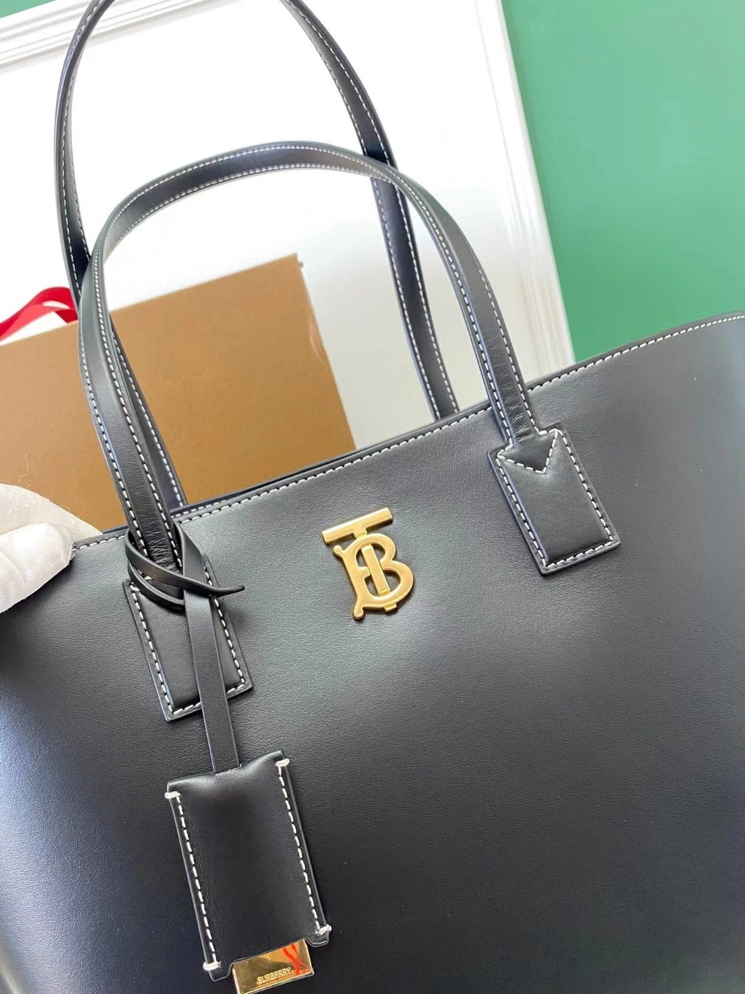 AIR- 80527261 Calfskin item : BT-B225E2401W