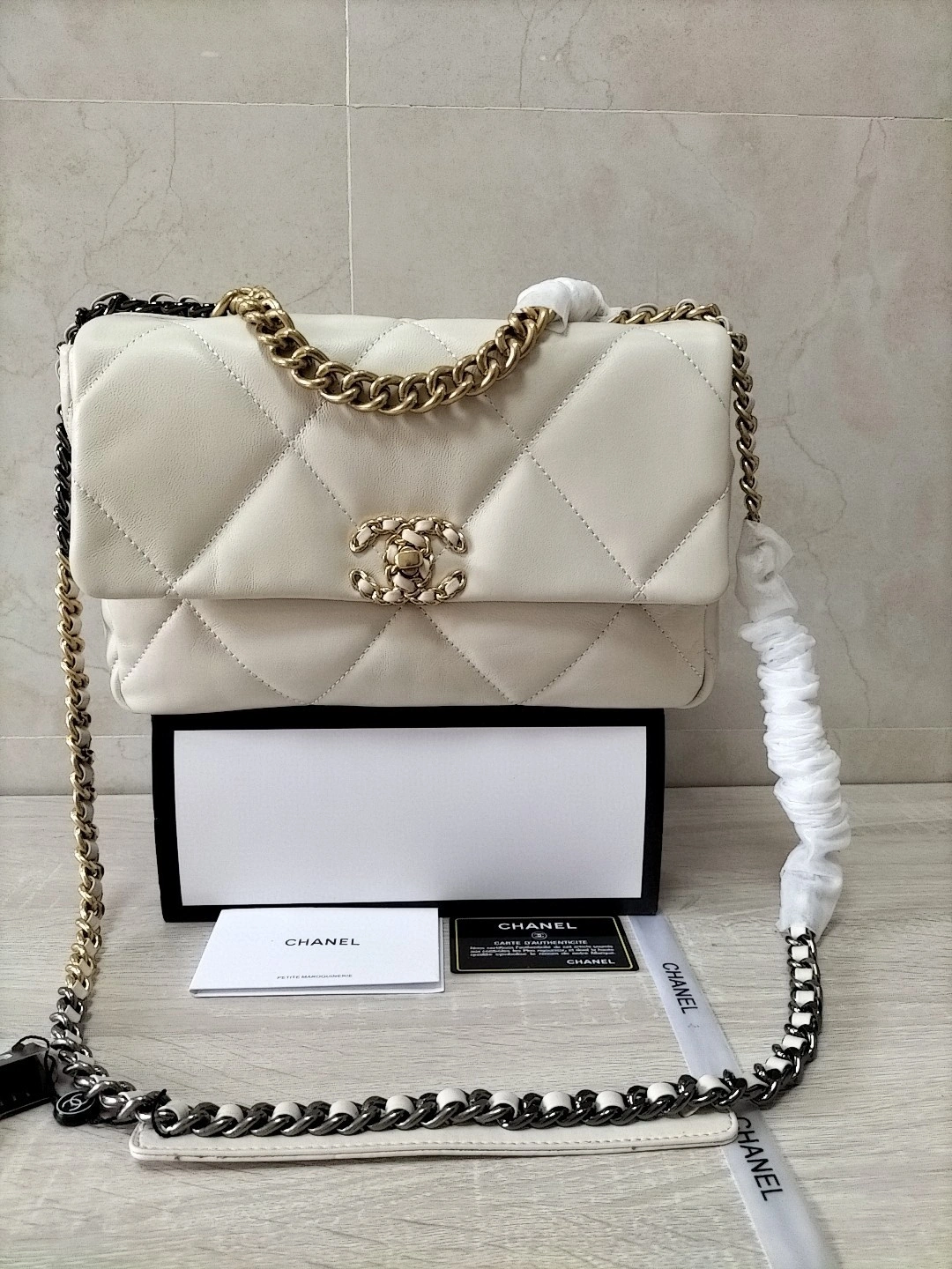 AIR- AS1161-B01564-10601 sheephide item : BT-B225E1217W