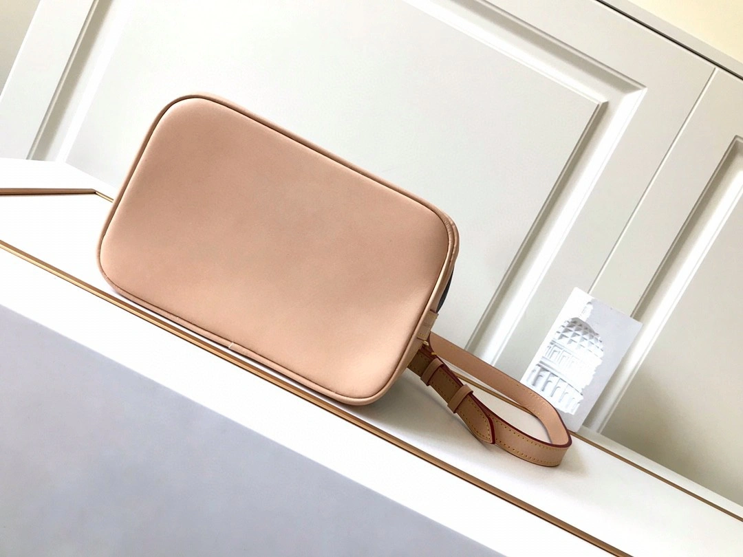 AIR- M40817 Noé item : BT-B225D2313W