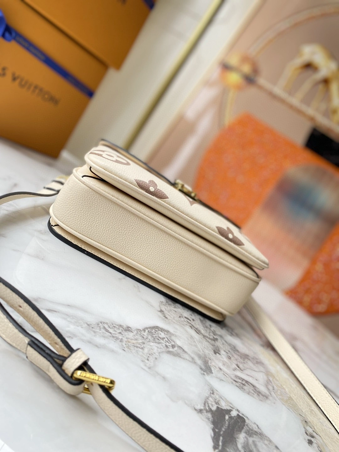 AIR- M45596 Pochette Metis item : BT-B225D3004W