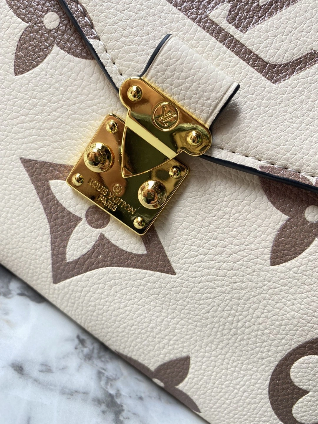 AIR- M45596 Pochette Metis item : BT-B225D3004W