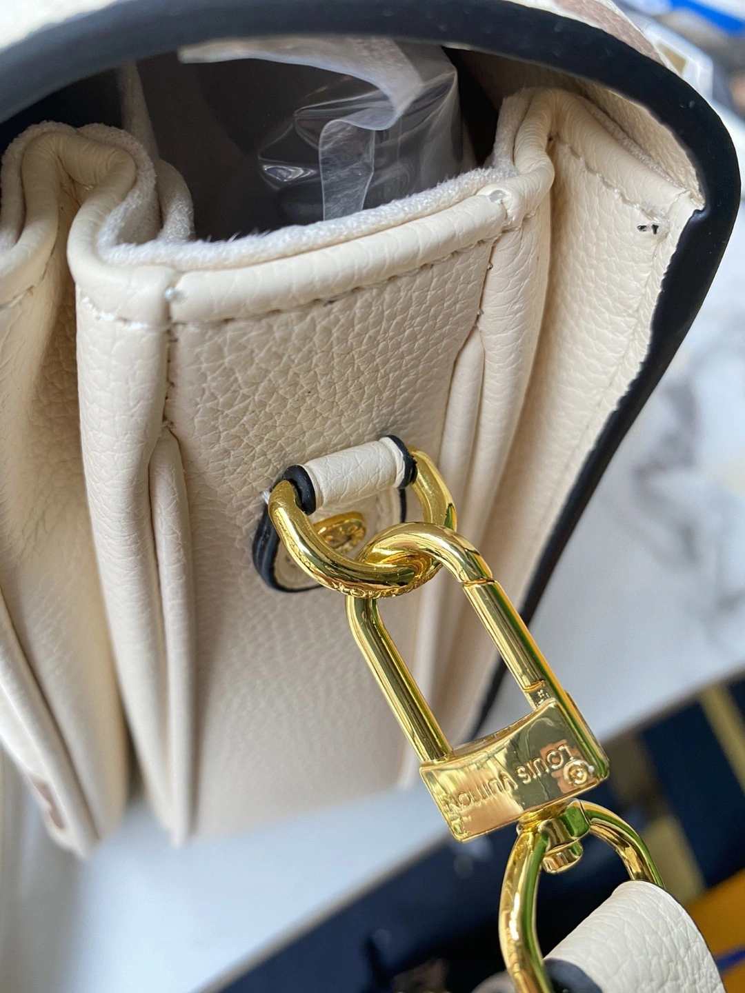 AIR- M45596 Pochette Metis item : BT-B225D3004W