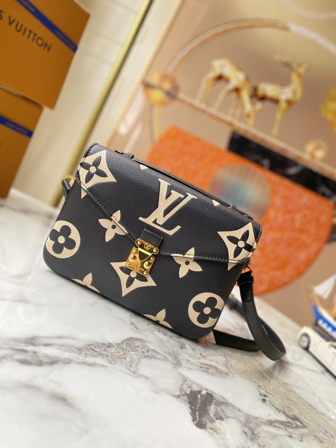 AIR- M45773 Pochette Metis item : BT-B225D3005W