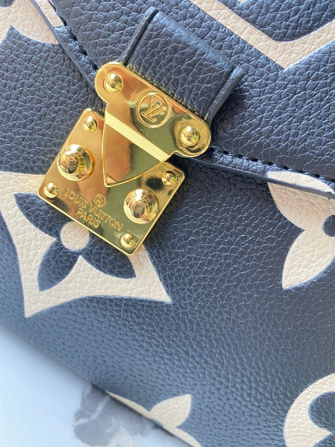 AIR- M45773 Pochette Metis item : BT-B225D3005W