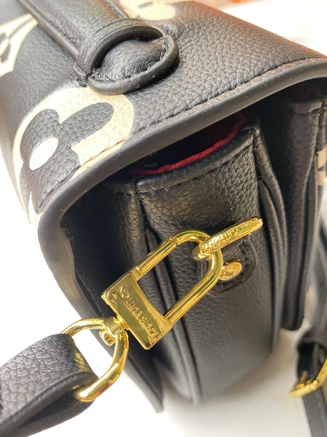 AIR- M45773 Pochette Metis item : BT-B225D3005W