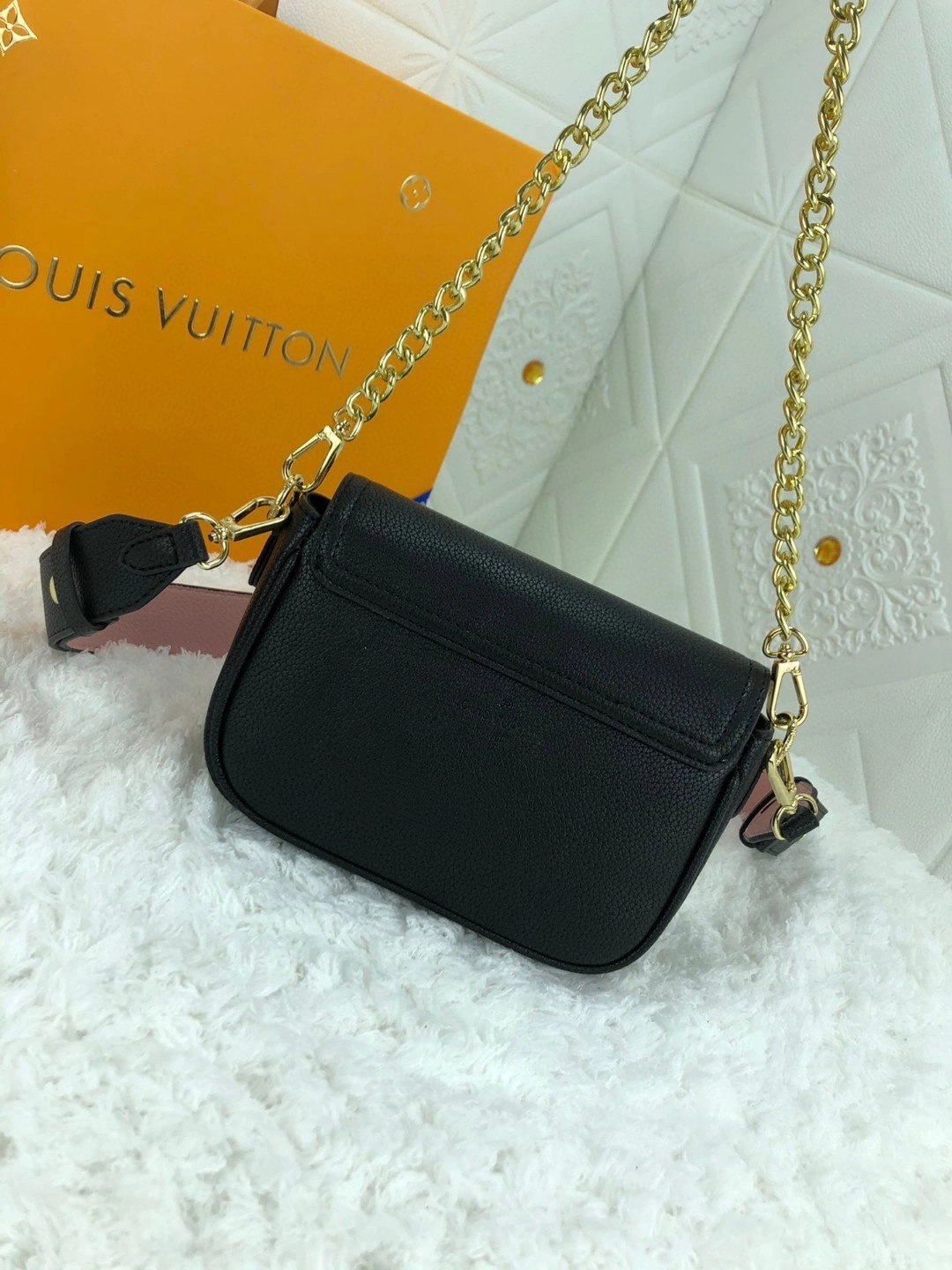 AIR- M58557 Calfskin Lockme Tender item : BT-B225C2710W