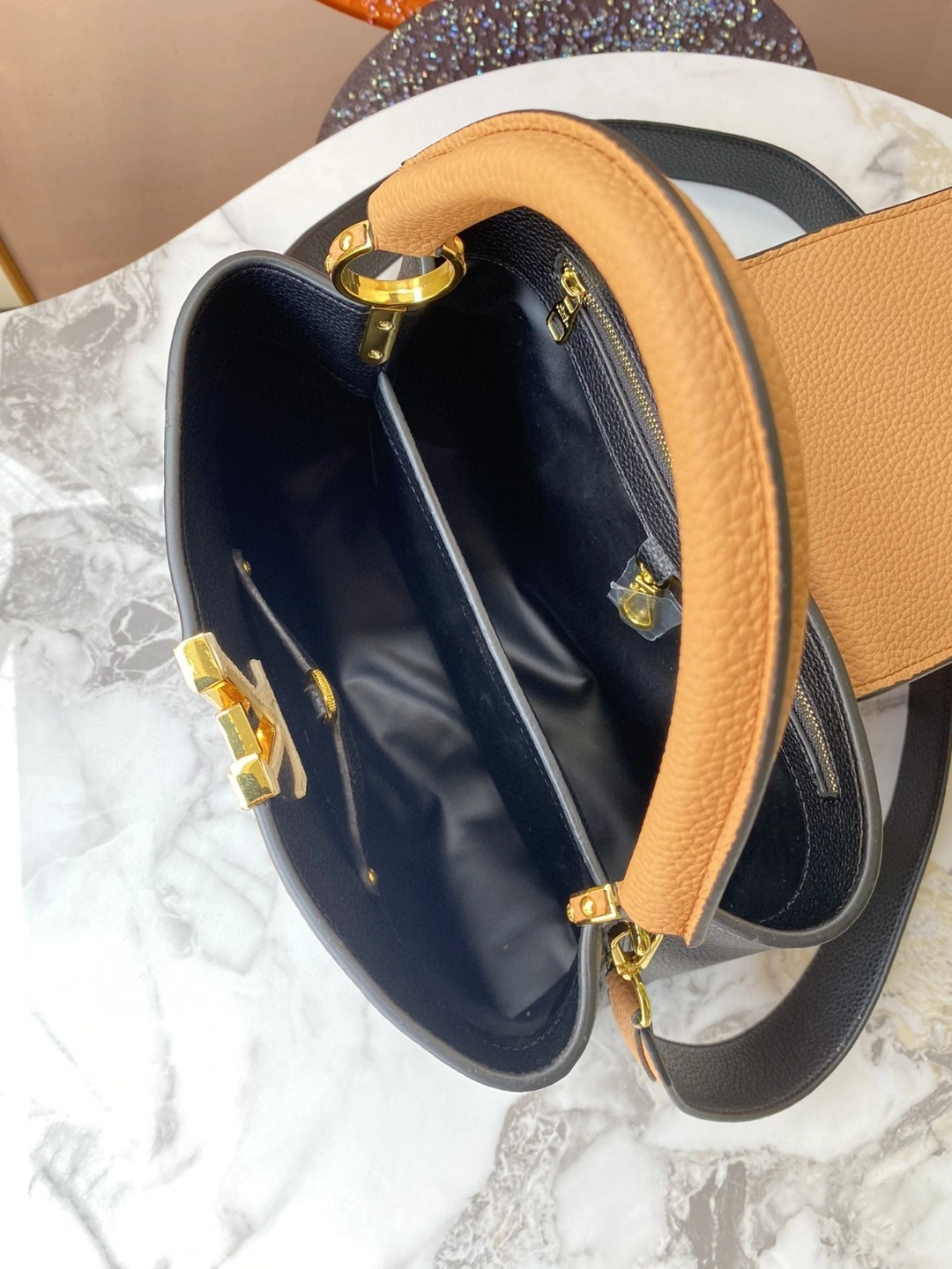 AIR- M59466 cowhide Capucines item : BT-B225D3007W