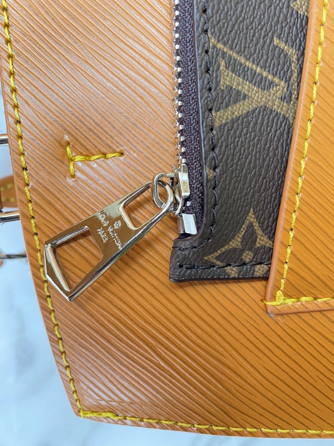 AIR- M59953 Marelle Tote item : BT-B225E2619W