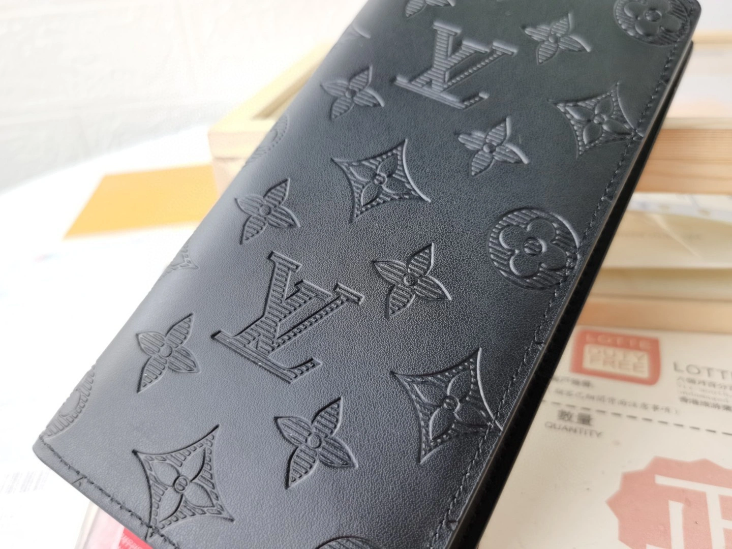 AIR- M62900 Calfskin Brazza item : BT-B225E0601W