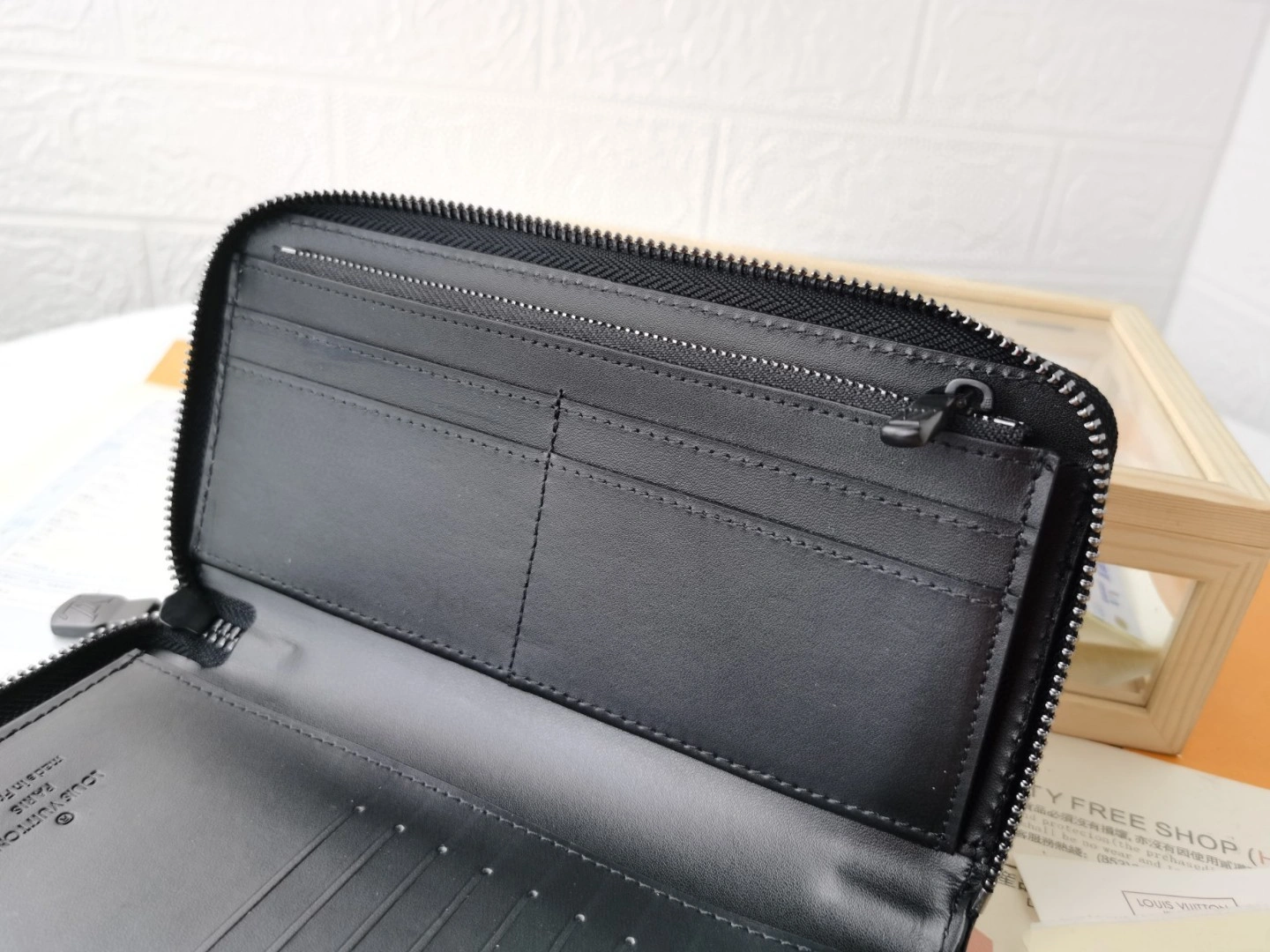 AIR- M62902 Calfskin ZIPPY item : BT-B225E0602W