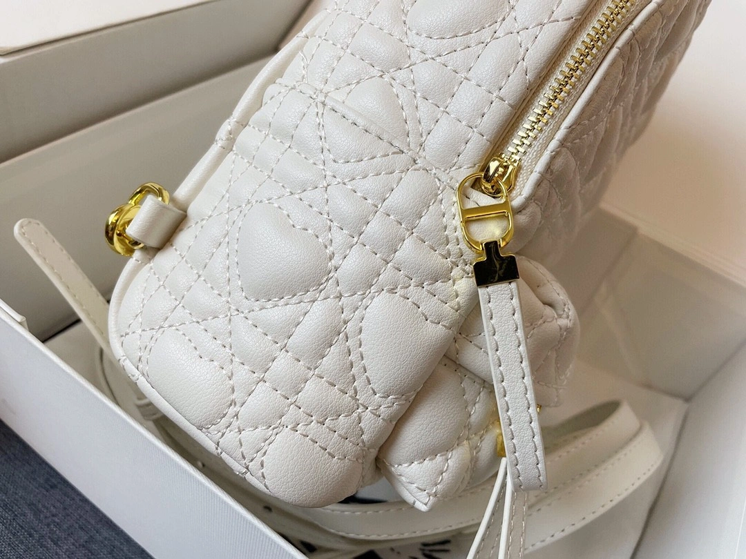 AIR- M9222UNGH-M030 sheephide Backpack item : BT-B225E0644W