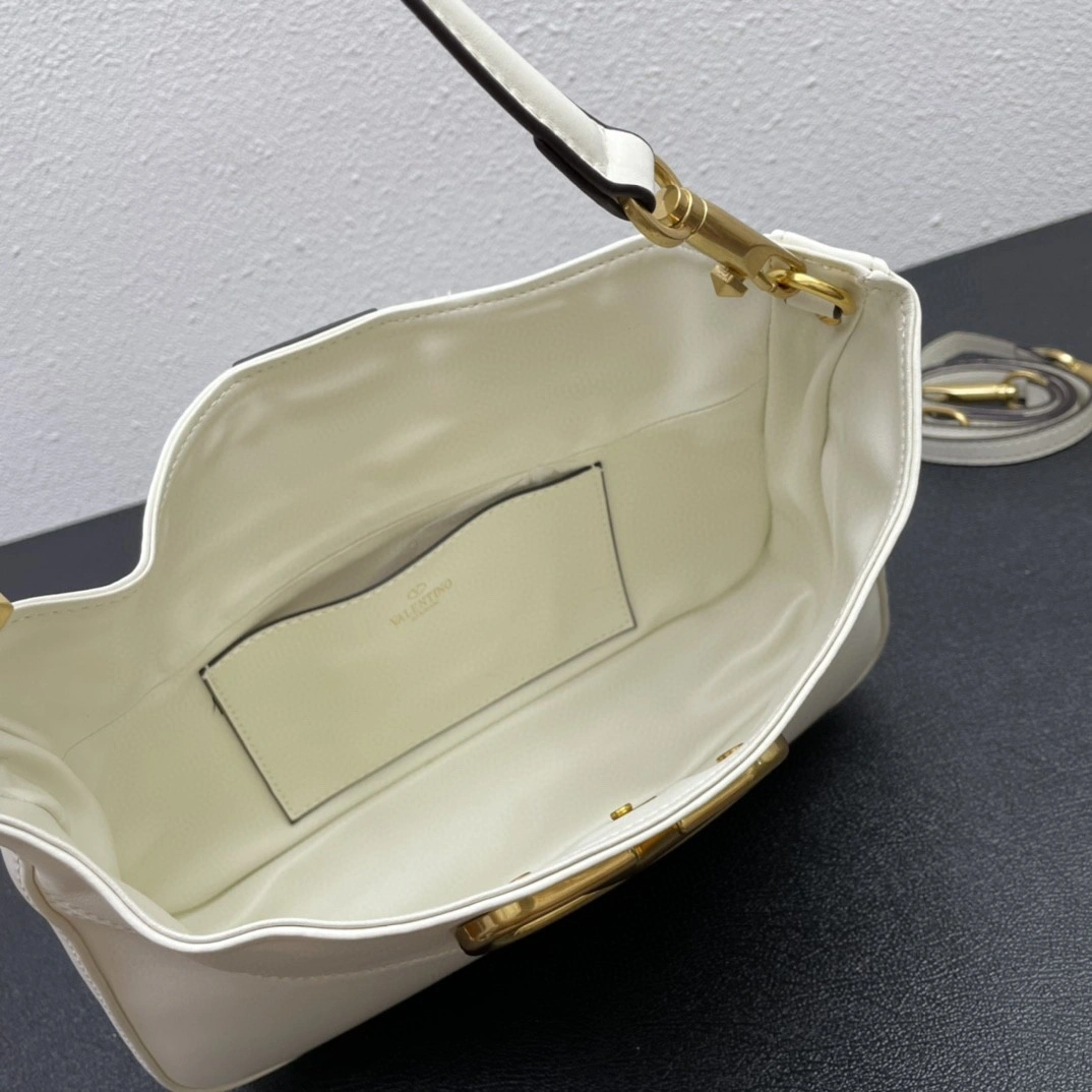 AIR- XW2B0-K28VNL-098 Garavani Stud Sign HOBO item : BT-B225E3104W