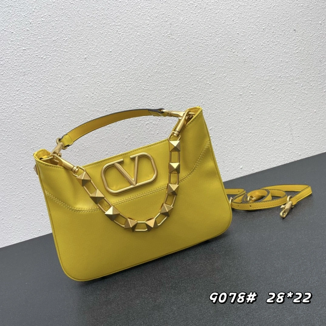 AIR- XW2B0K28VNL-KN8 Garavani Stud Sign HOBO item : BT-B225E3105W