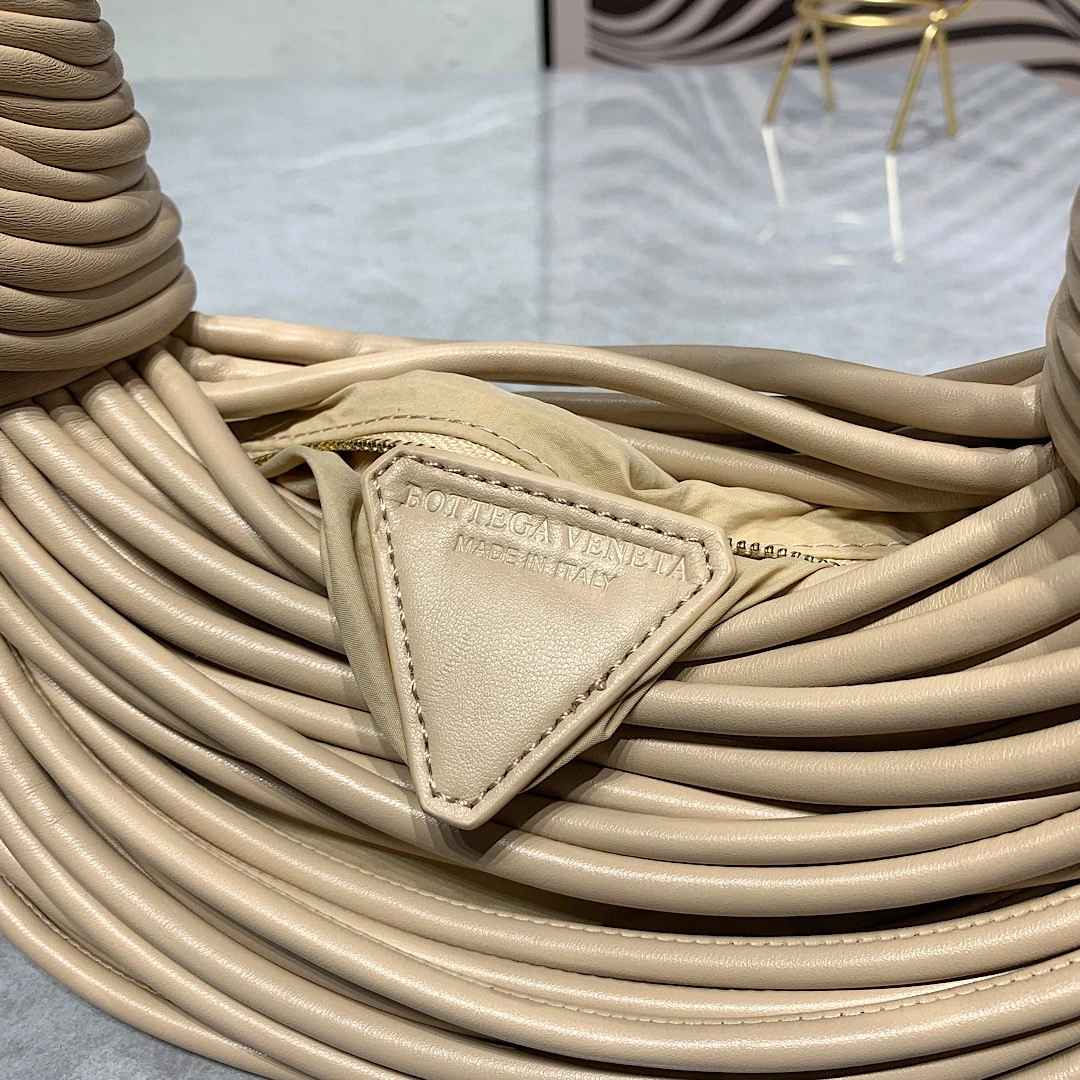 AIR-680934V1H109776 sheephide item : BT-B225F0516W