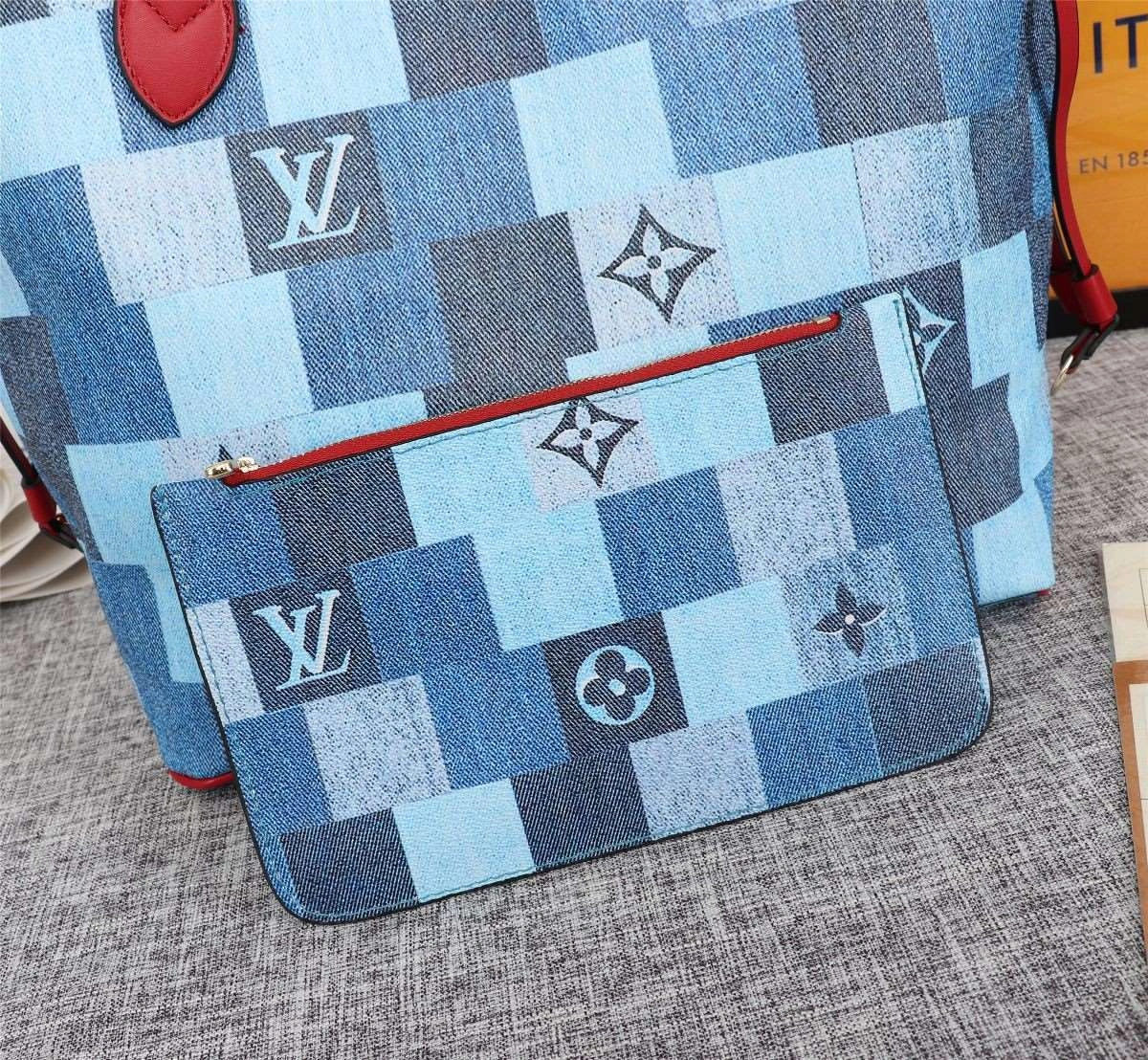 *Air--- 44981Neverfull item : A-B257G3033