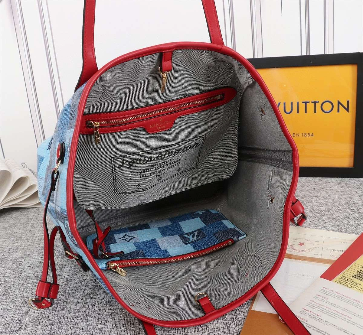 *Air--- 44981Neverfull item : A-B257G3033