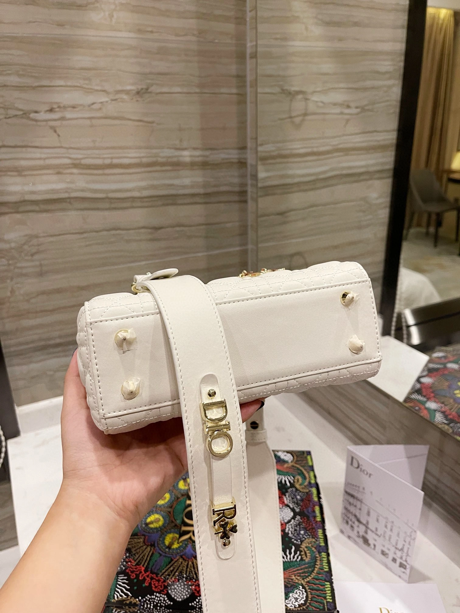 Air--- M0538ONGH-M030 sheephide item : A-B258H1938A
