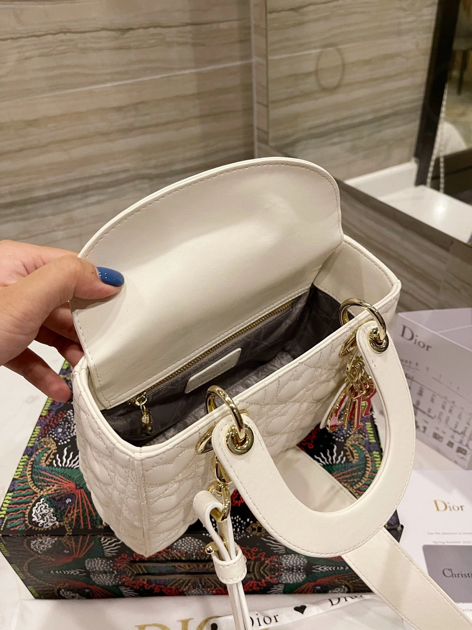 Air--- M0538ONGH-M030 sheephide item : A-B258H1938A