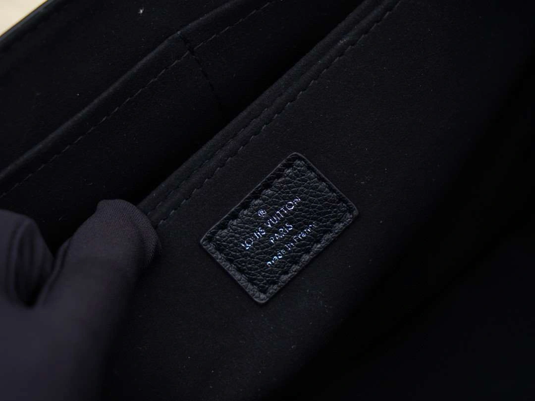 *Air--- M54849 cowhide item : A-B257H0235