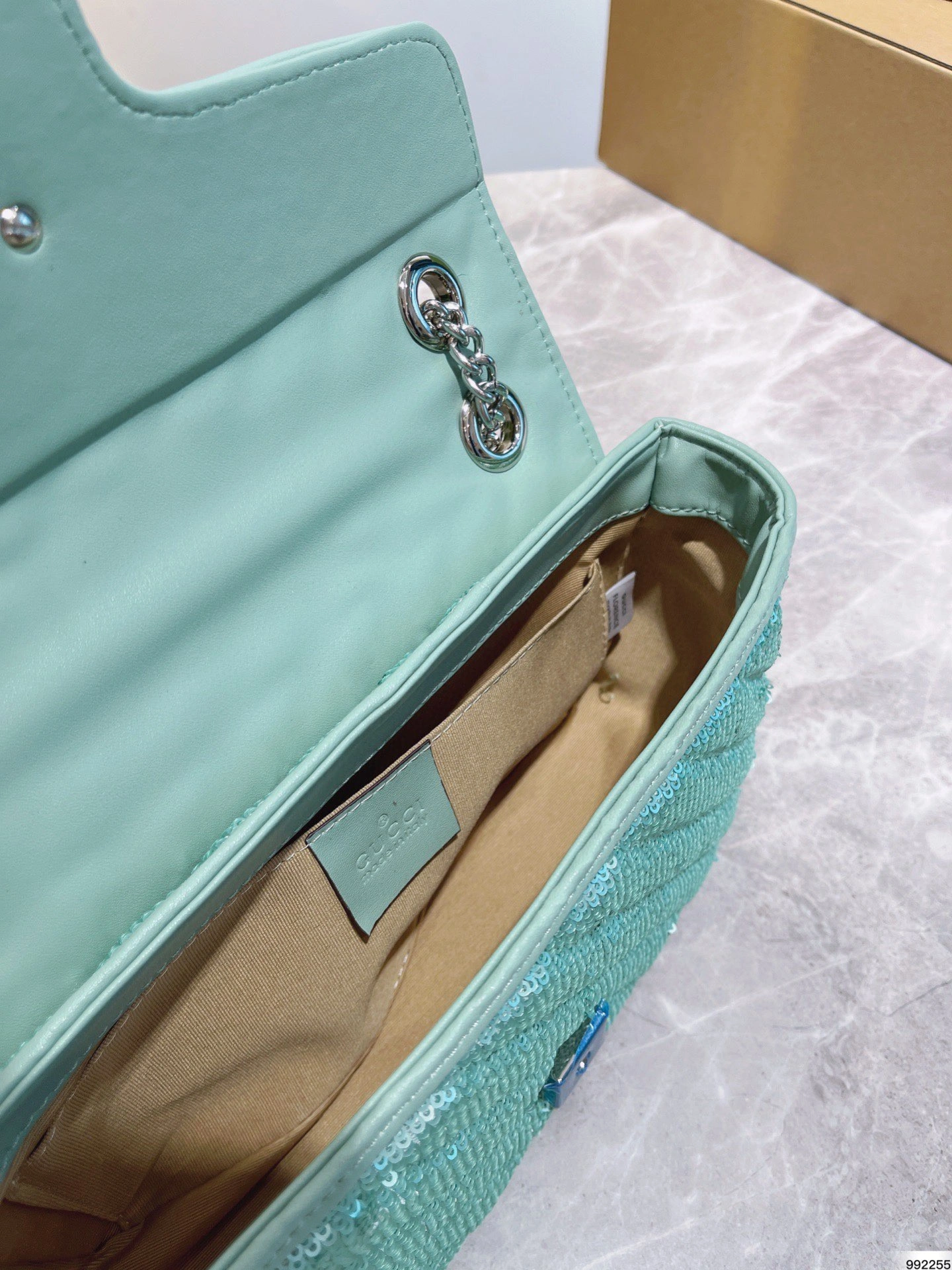 Air---446744 item : A-B00H1751A